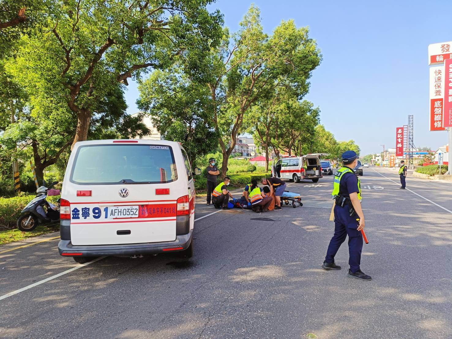 金門寶雅前路段兩機車互撞 兩騎士送醫