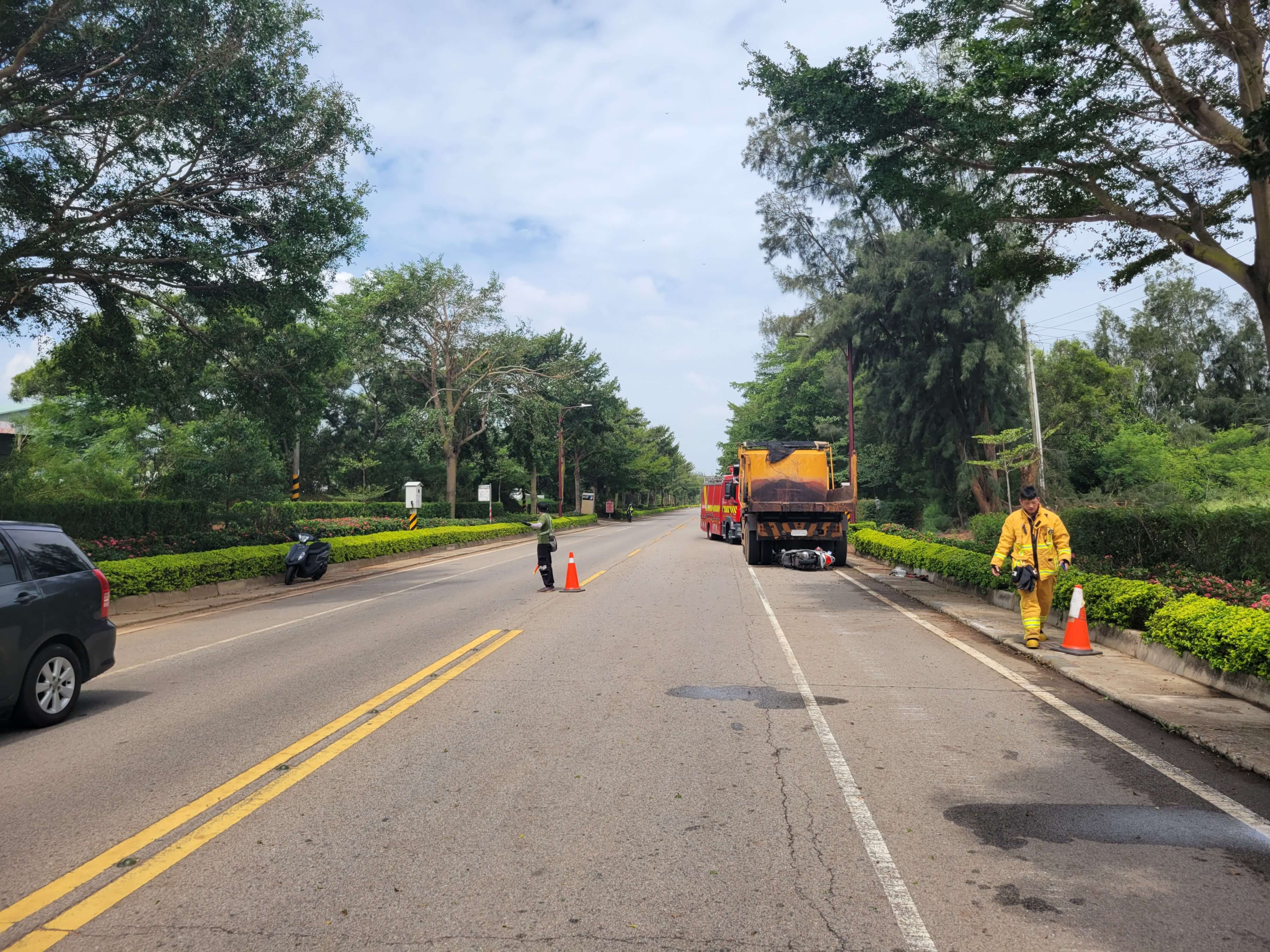 金門老翁直撞大卡車   頭破血流重傷送醫