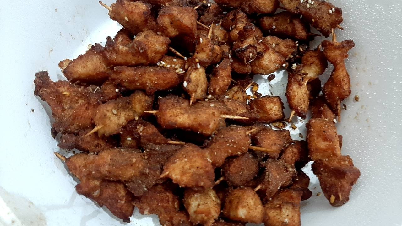 牙籤肉啃起來真過癮