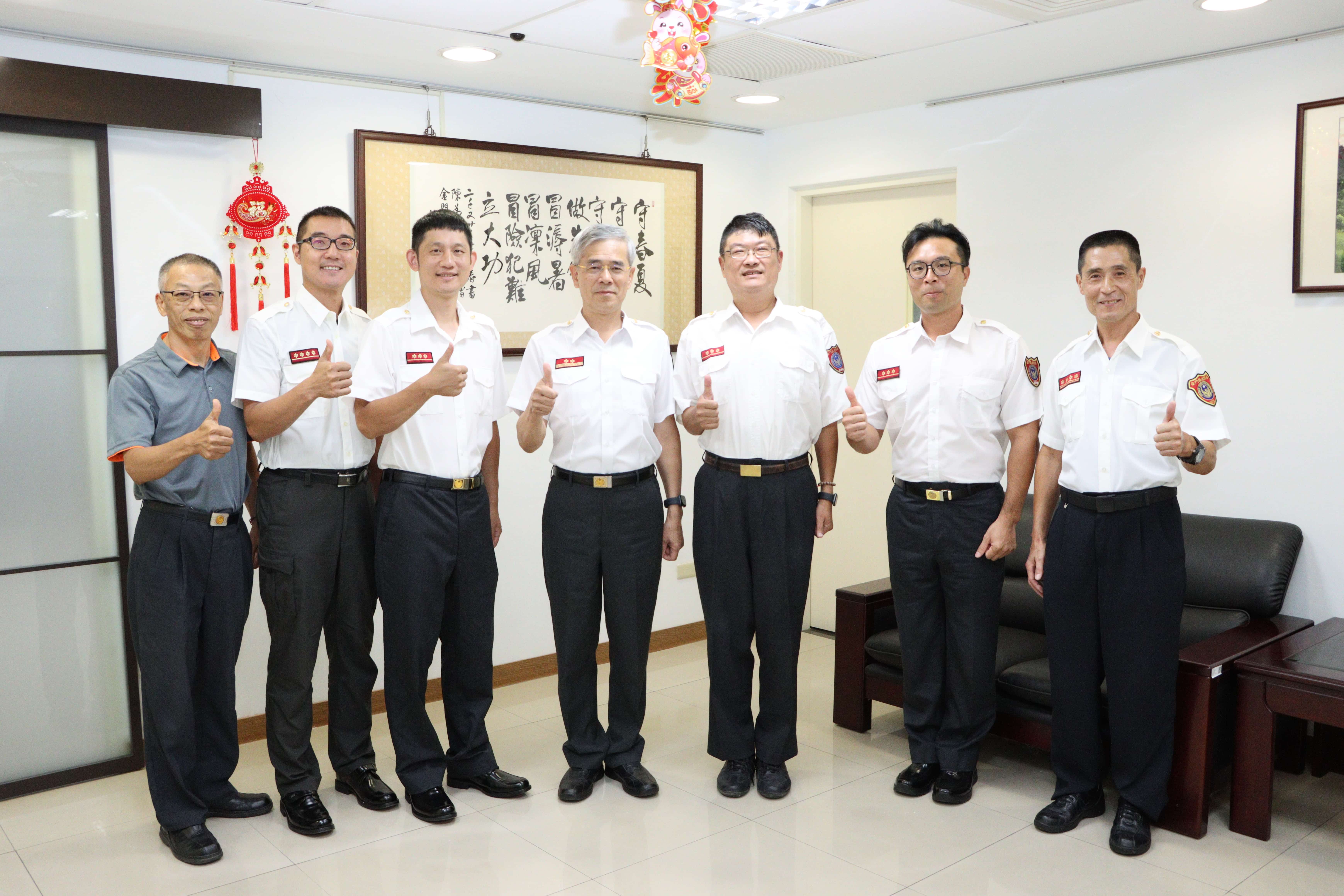 消防局榮獲消防署績優救護人員團體金質獎及個人多項獎項殊榮 消防局榮獲消防署績優救護人員團體金質獎及個人多項獎項殊榮