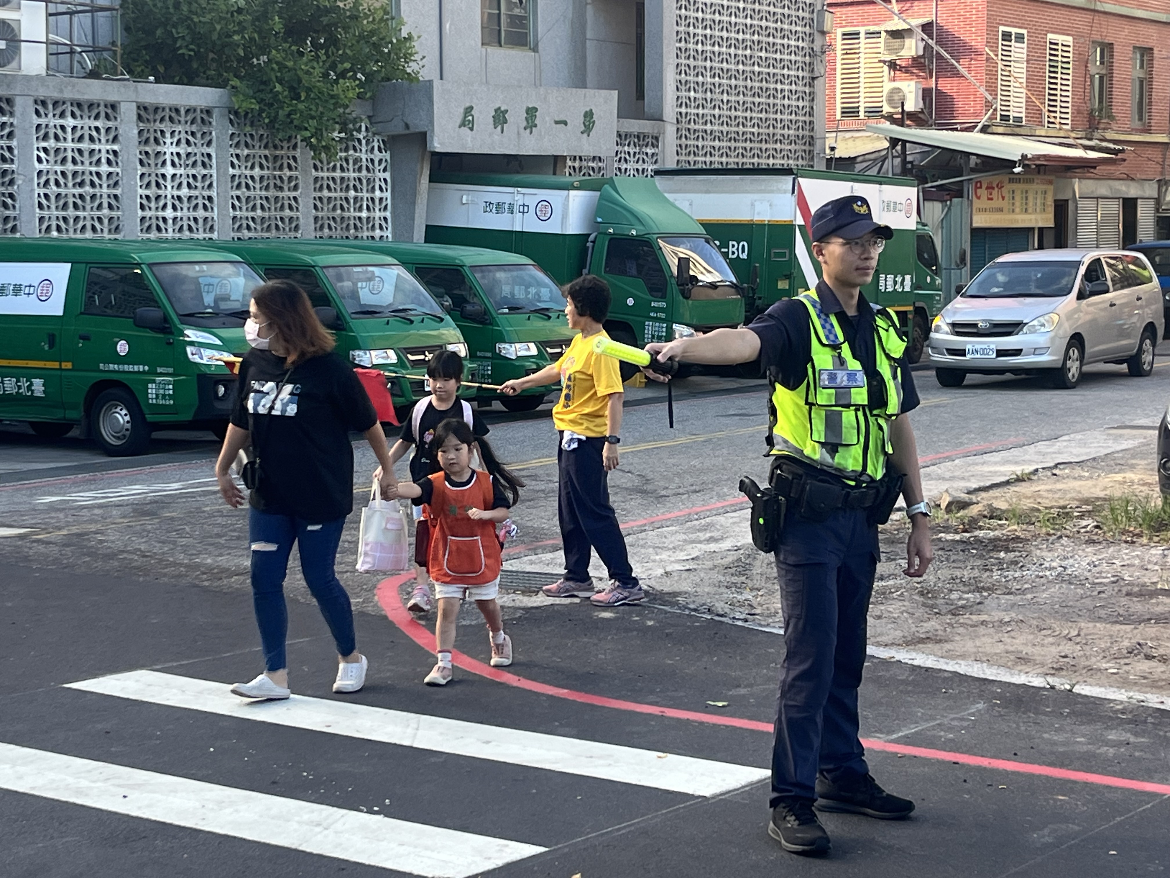 開學日 金湖分局執行護童勤務