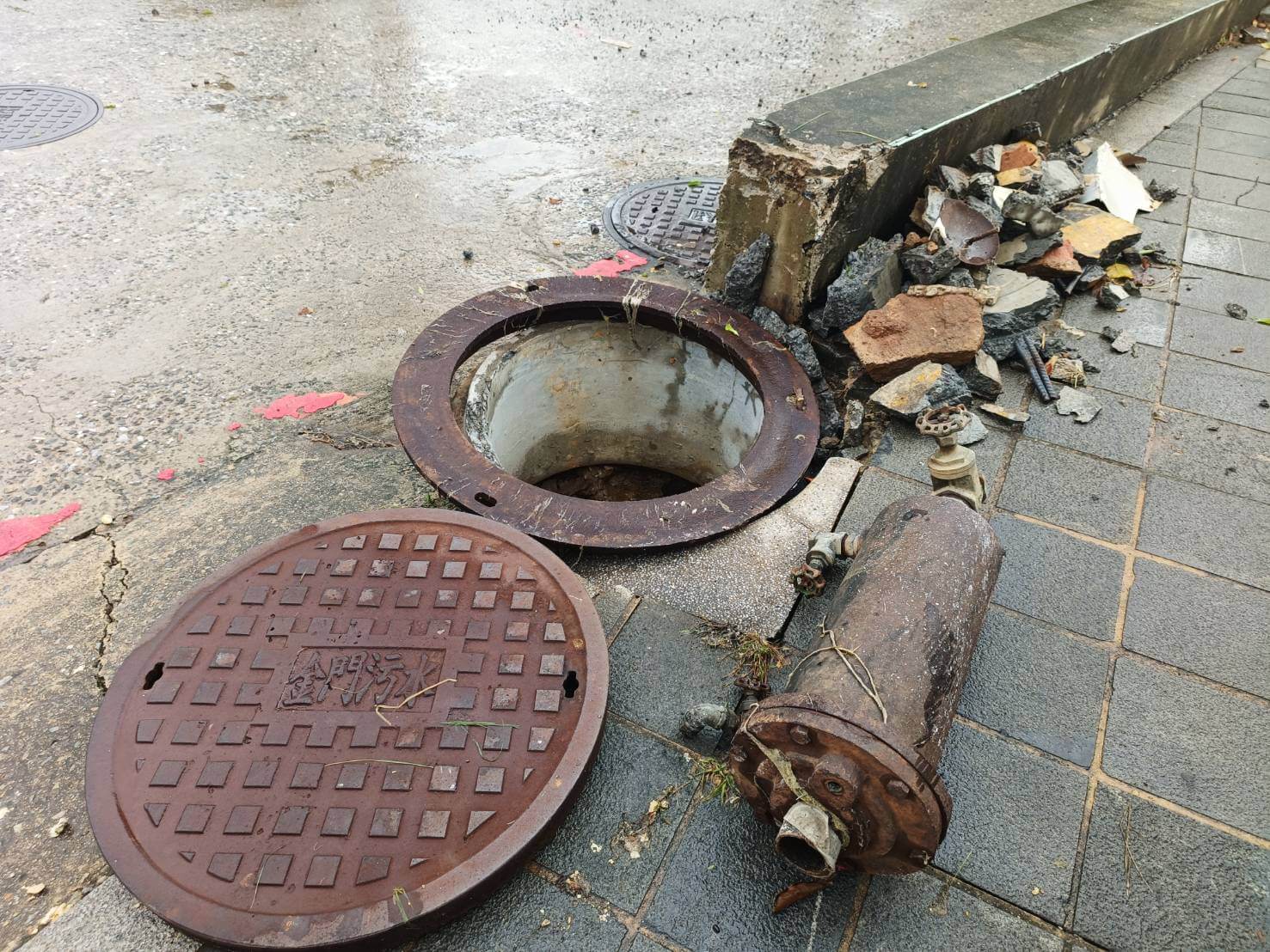 車撞斷水廠汙水排氣閥  警方:人哩?疑肇逃