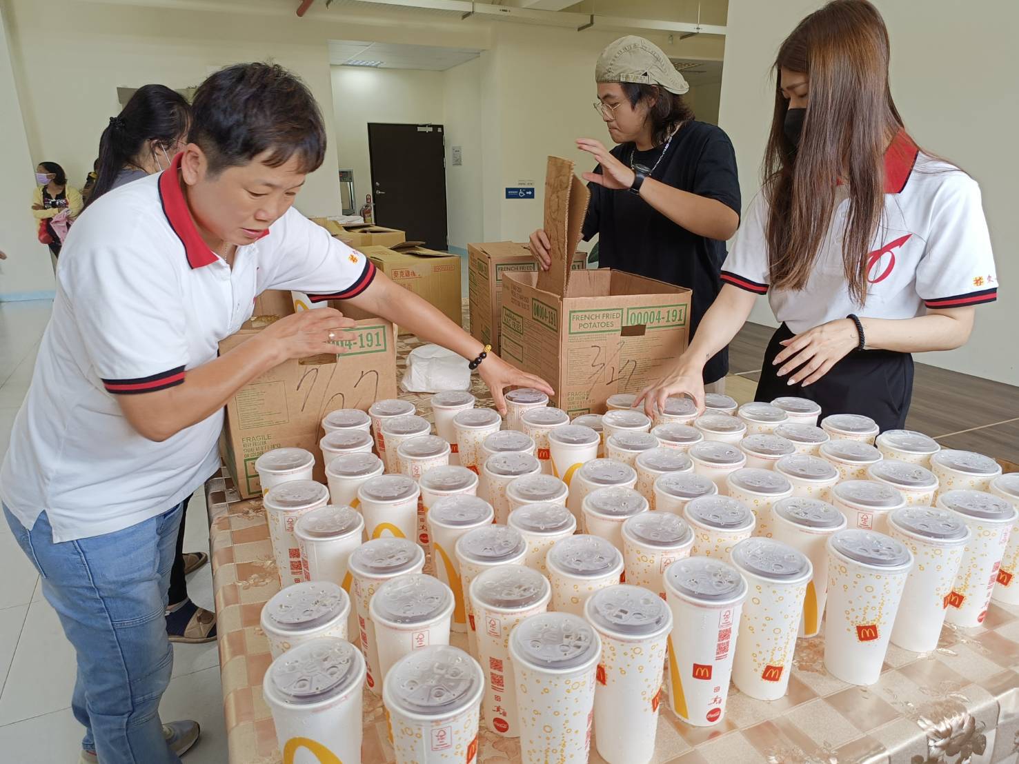 金門東森房屋公益活動招待家扶200份兒童麥當勞套餐