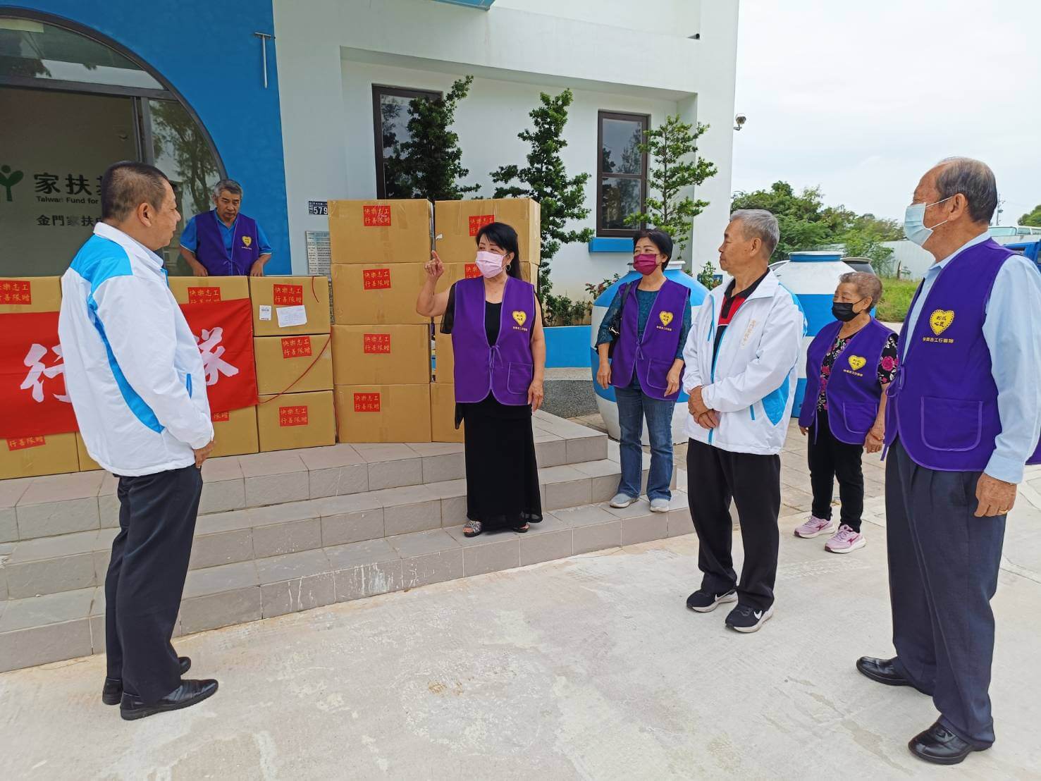 金門女兒李淑睿行善54年  募集四十箱物資關懷家扶