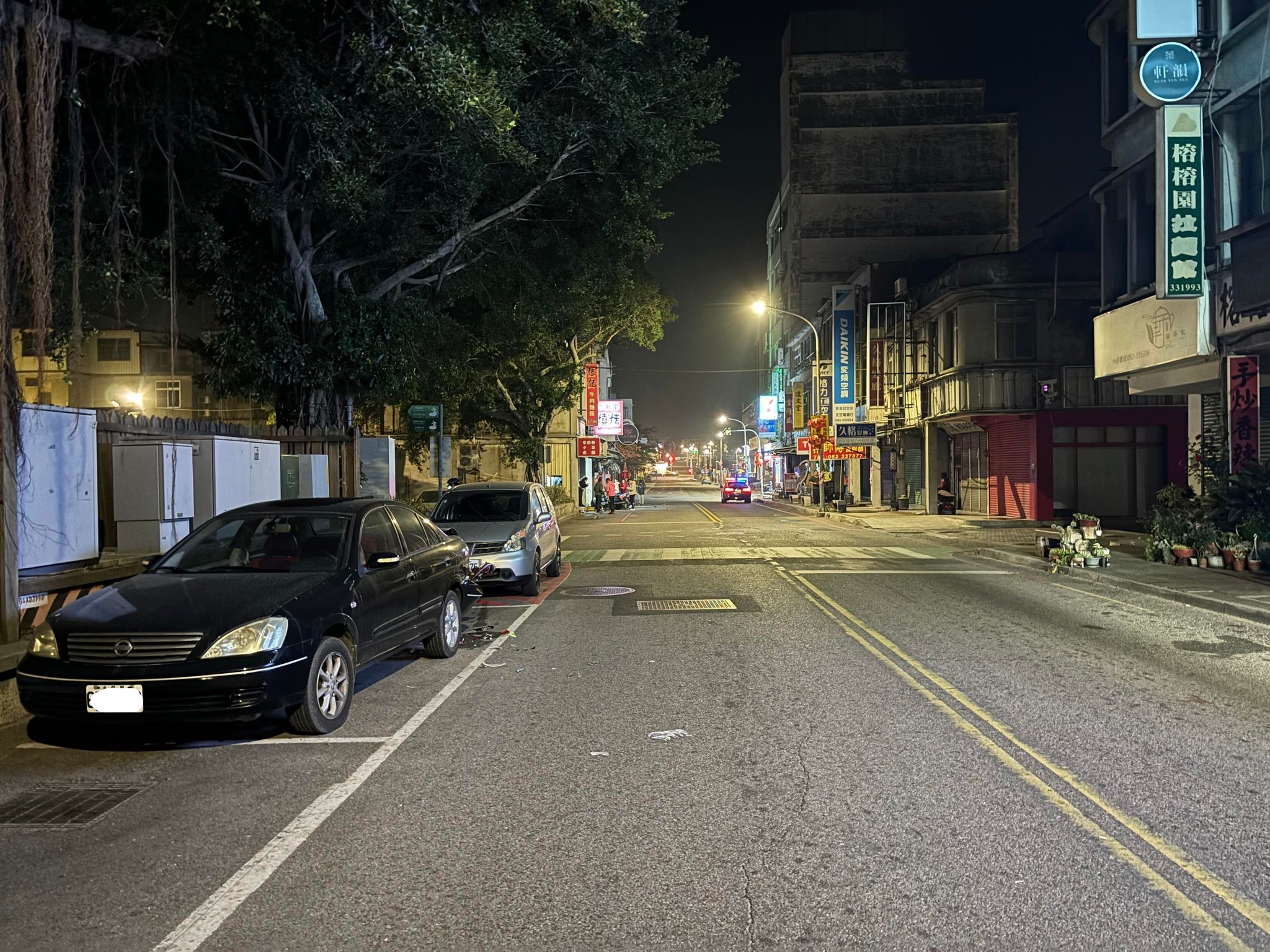 賴男駕車失控衝撞8車 女子驚嚇跌倒送醫檢查 賴男駕車失控衝撞8車 女子驚嚇跌倒送醫檢查