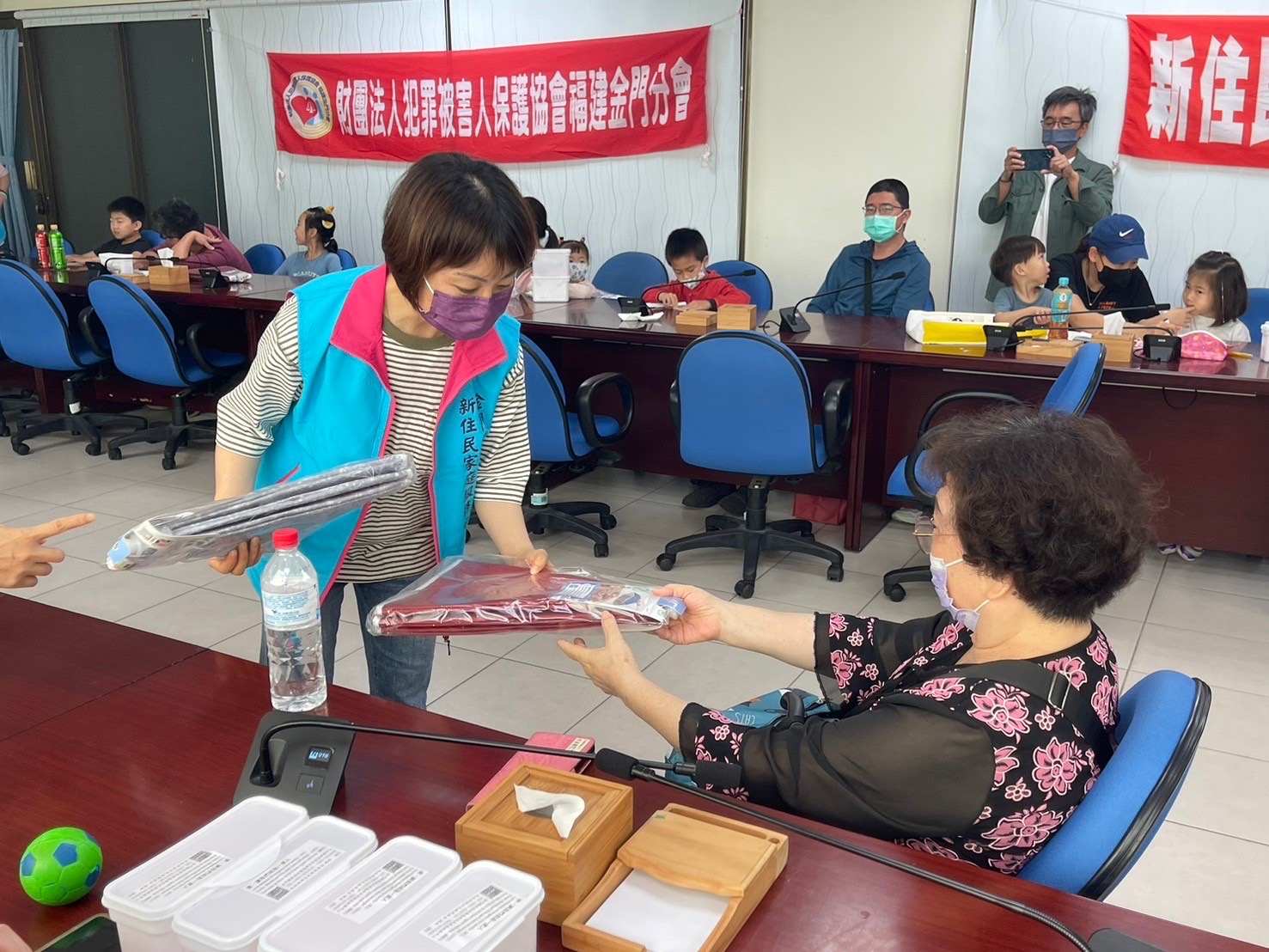 移民署邀新住民手作花磚 體驗金門文化之美