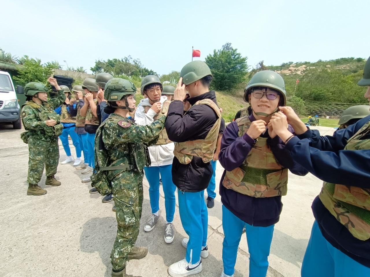 深化全民國防意識 金門高中生體驗實彈射擊