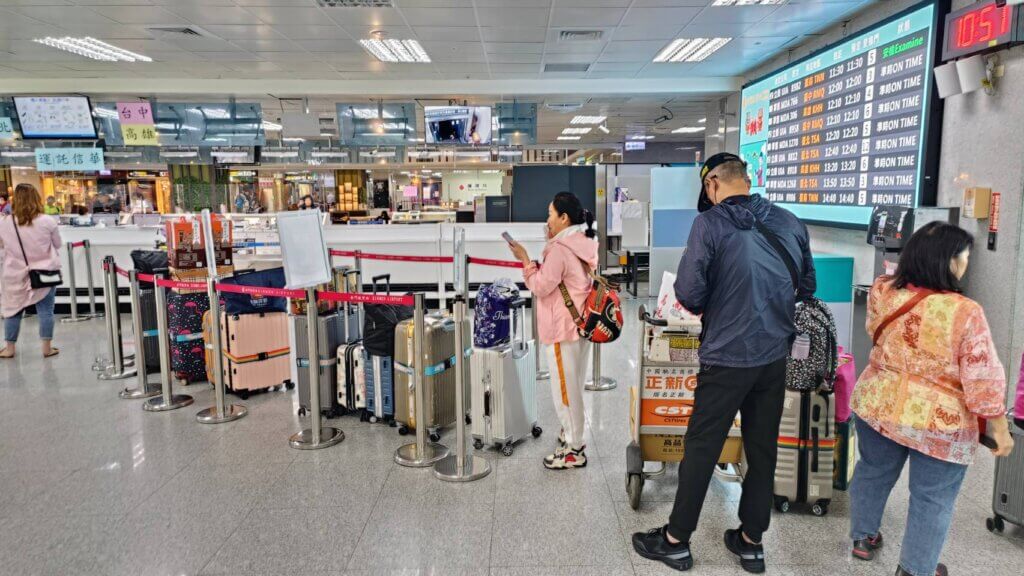 高雄男金門機場候機偷吃肉粽又偷特產 遭航警法辦