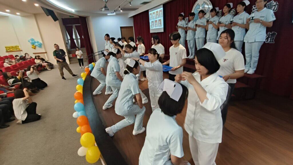金大護理學系38名受冠生加冠，35名畢業生撥穗