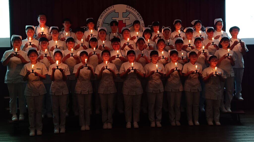 金大護理學系38名受冠生加冠，35名畢業生撥穗