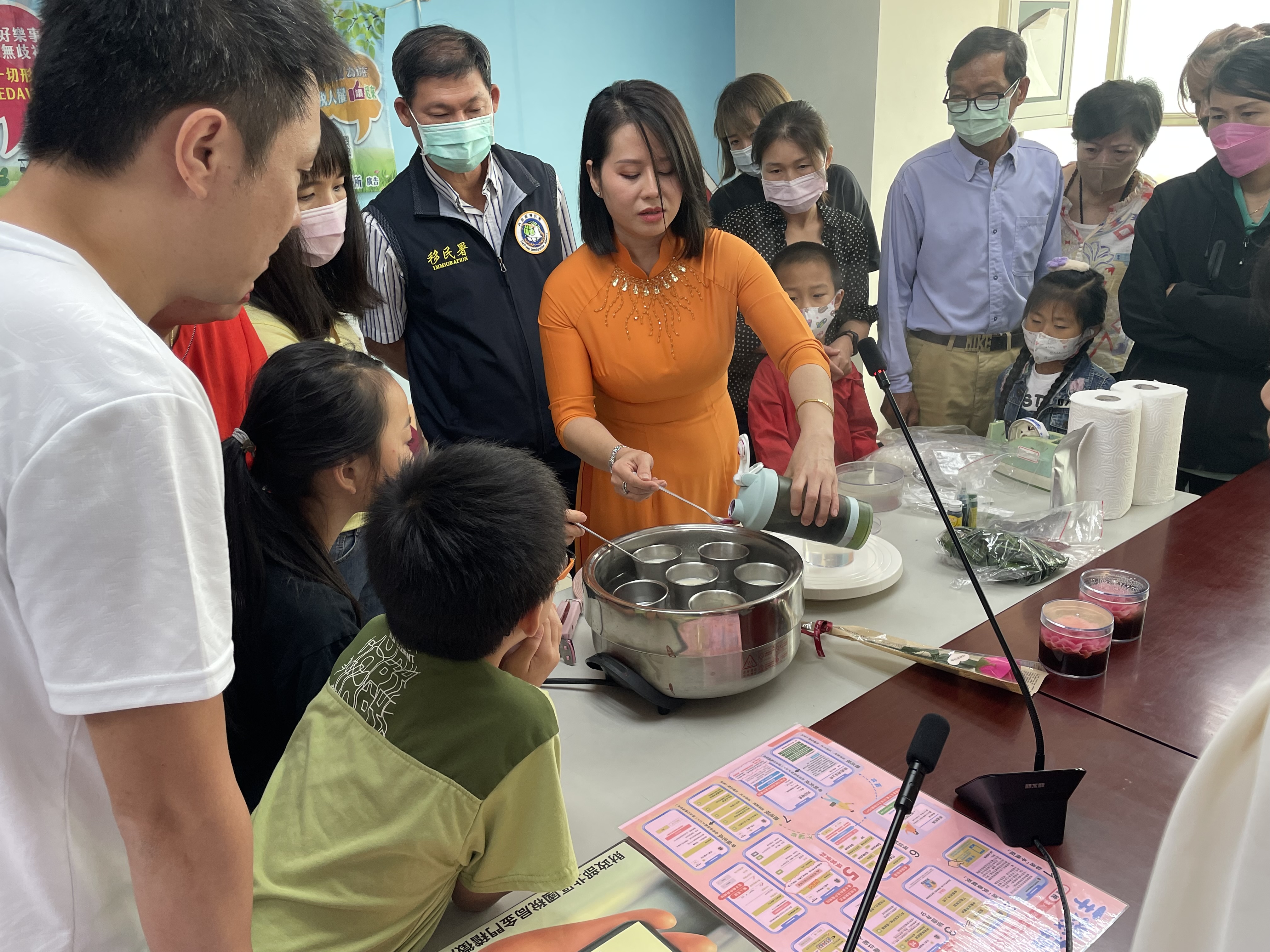 慶祝母親節  金門移民署廣邀新住民手作果凍花 一起「花」獻幸福