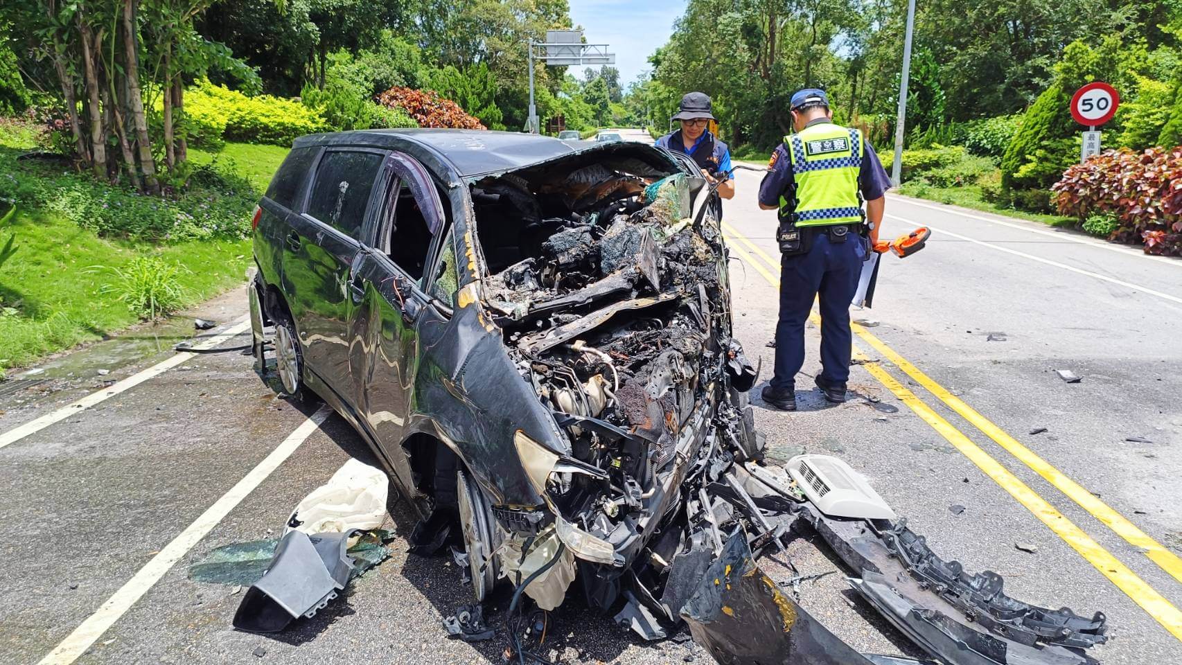 金門小客車肇事逃逸 自撞圓環擋土牆後送辦