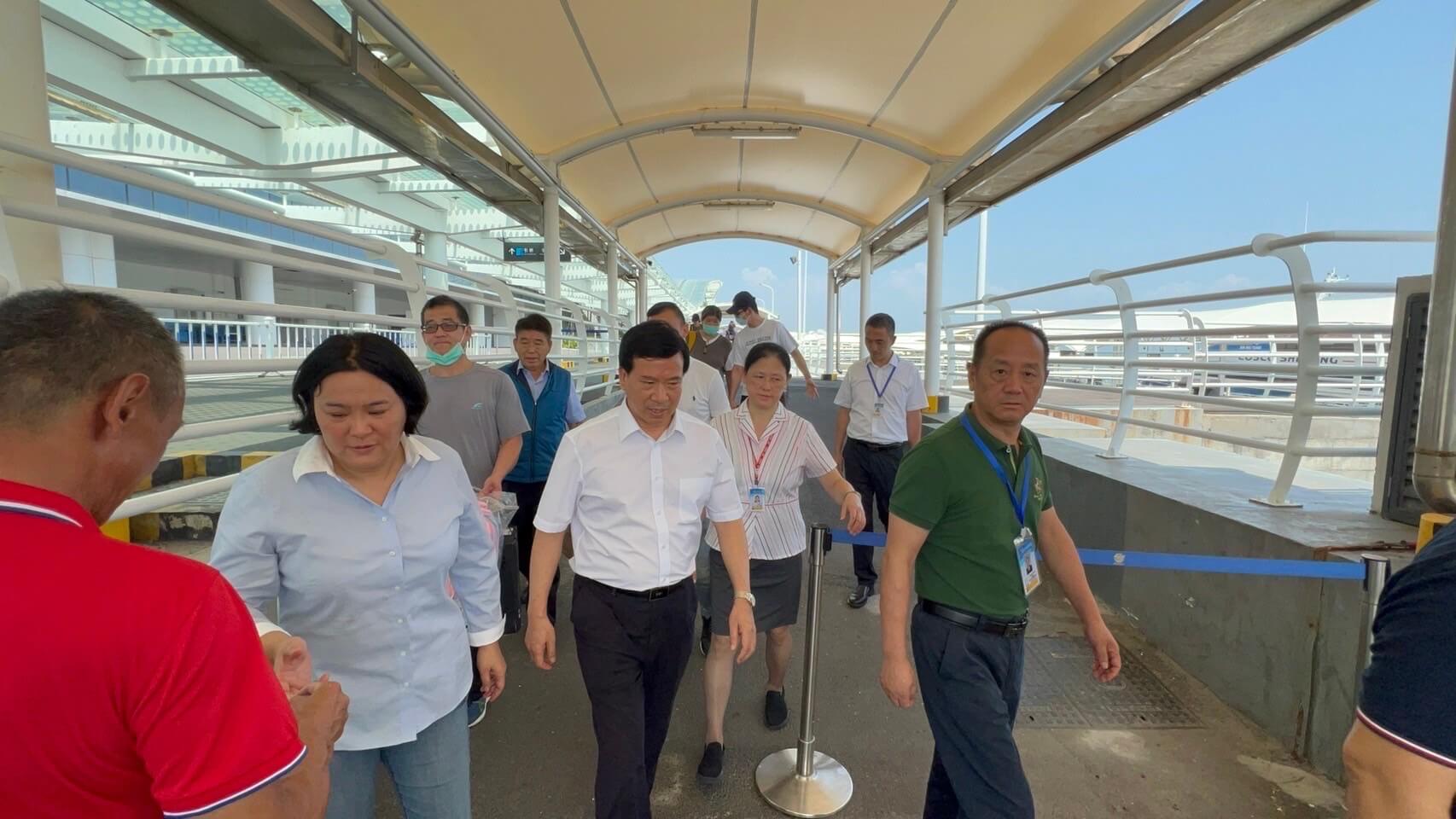 陳玉珍與金門胡姓釣客家屬小三通 赴中接人