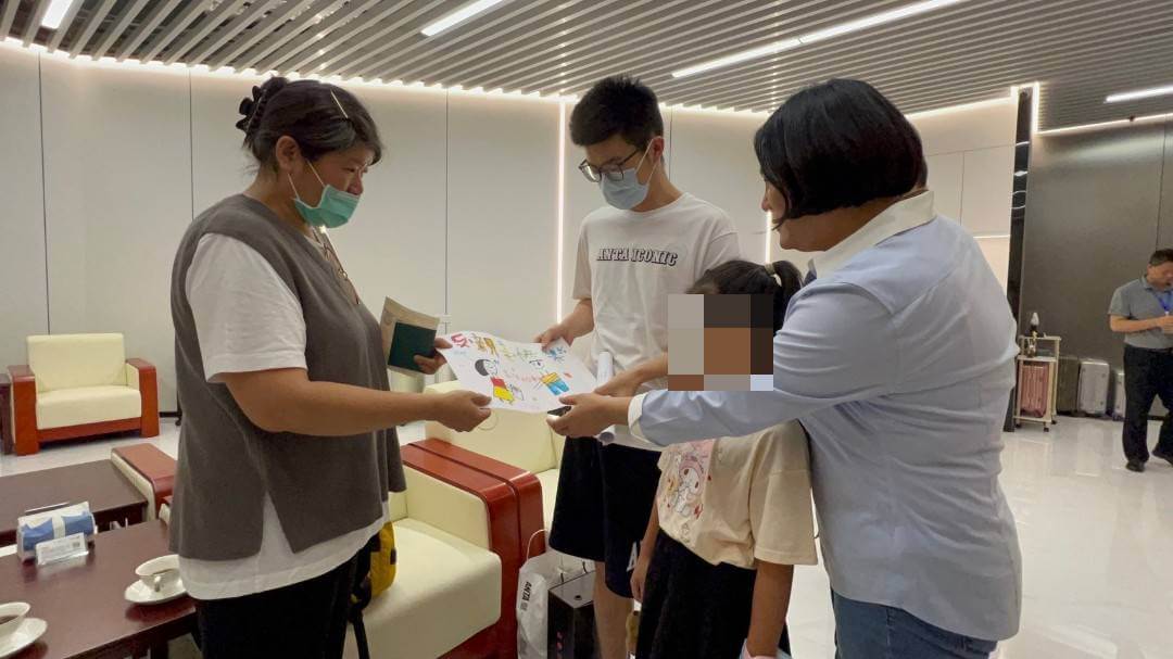 陳玉珍與金門胡姓釣客家屬小三通 赴中接人