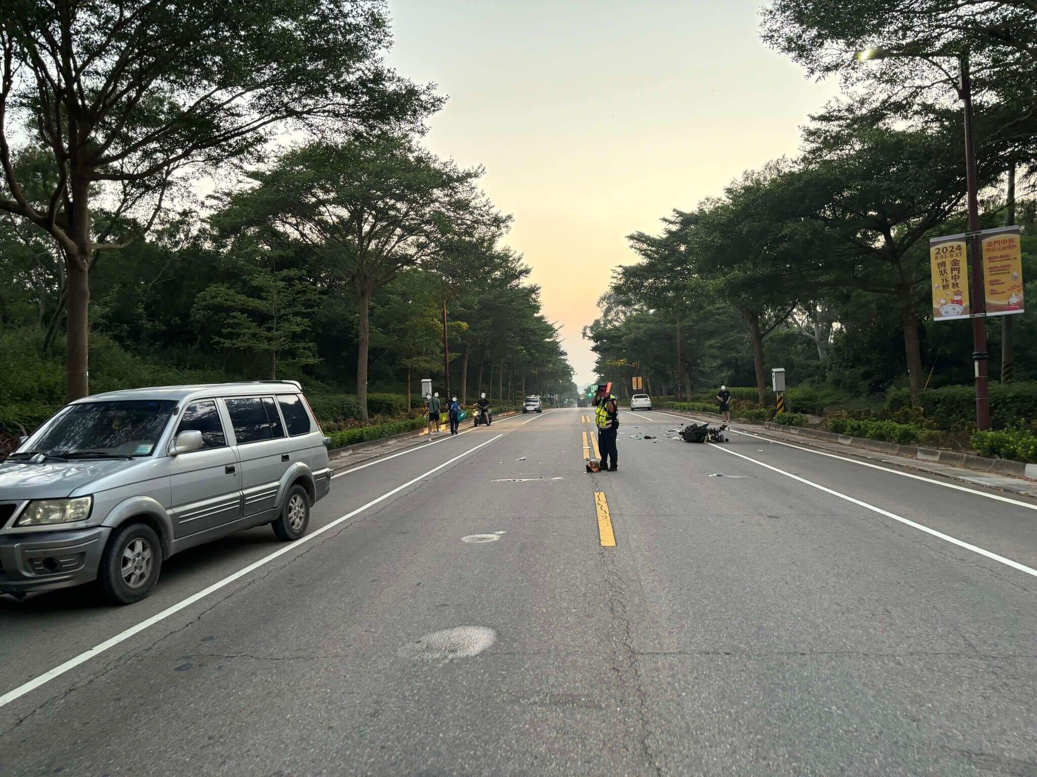 金門休旅車駕駛閃黑影駛入對向 機車騎士衰被撞飛重傷送醫