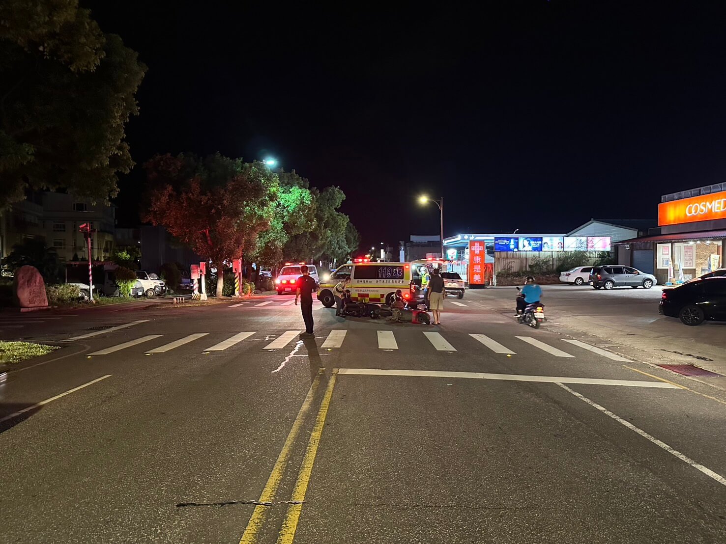 金門龍門大鎮前車禍 兩機車碰撞3女慘摔