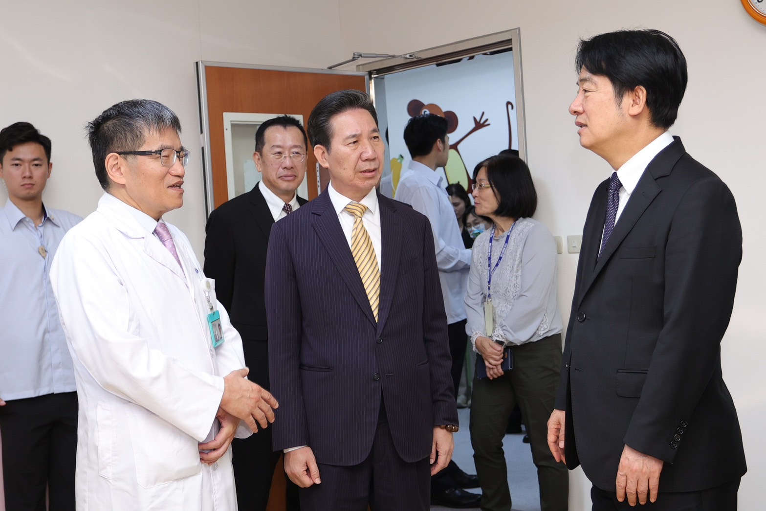 視察金門醫院　賴清德：政府重視偏鄉醫療　盼共同努力讓金門鄉親得到好的醫療照顧　