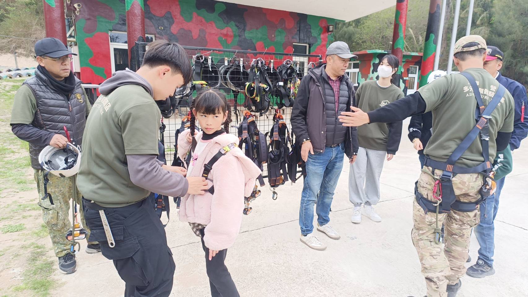 金門多元極限體驗園區開幕，戰地奇幻夜一次解鎖滑索、火舞、市集