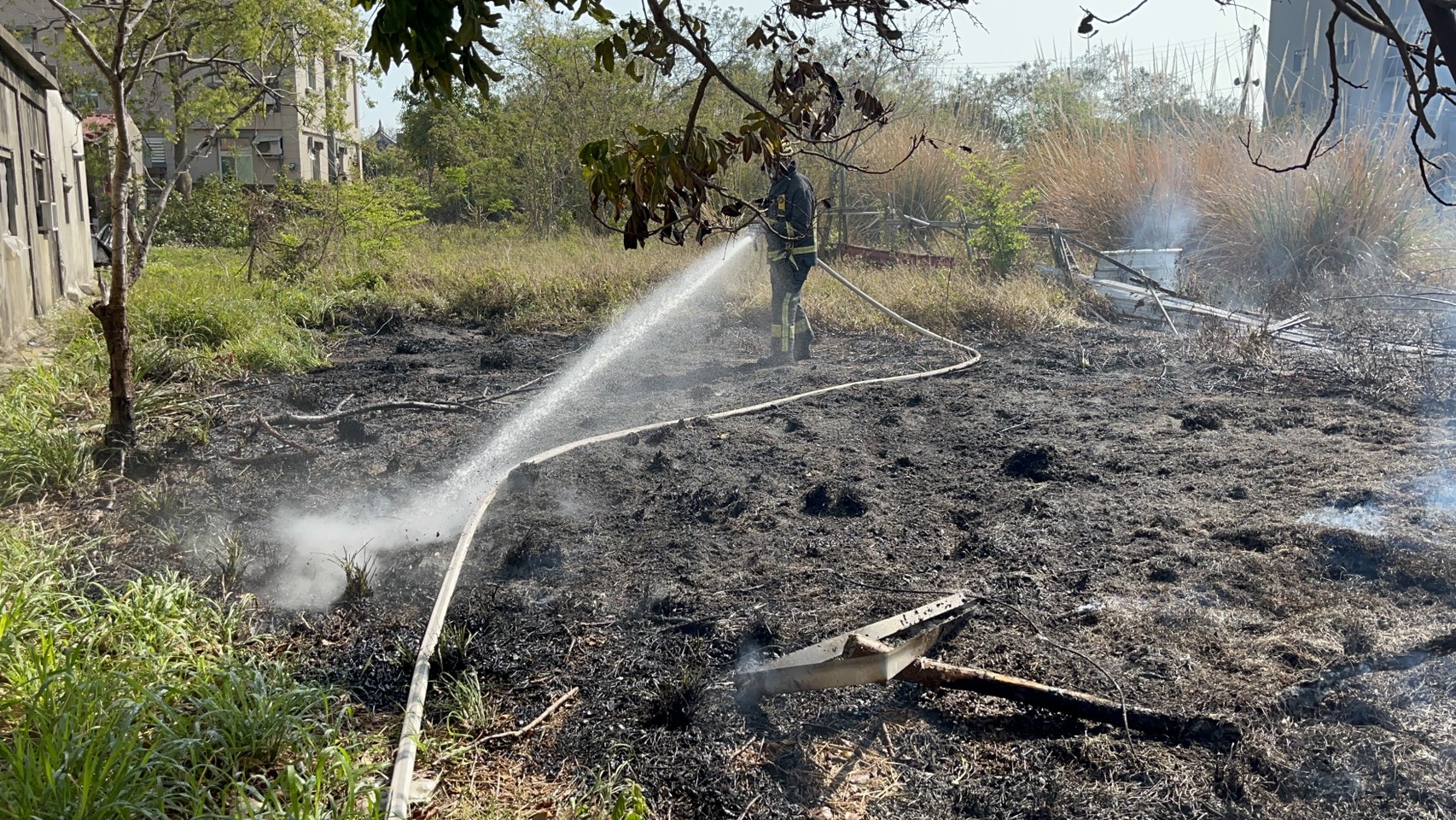 金門林兜民宅旁田野火警 消防局快速撲滅