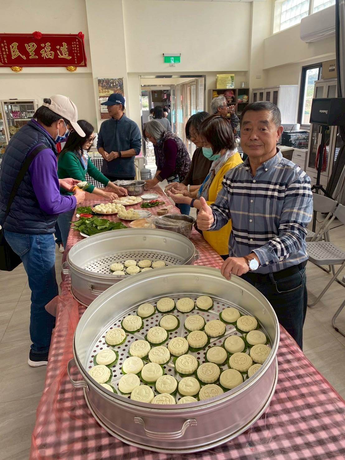金沙國中第十屆同學會別出心裁 端午製作紅龜糕憶傳統