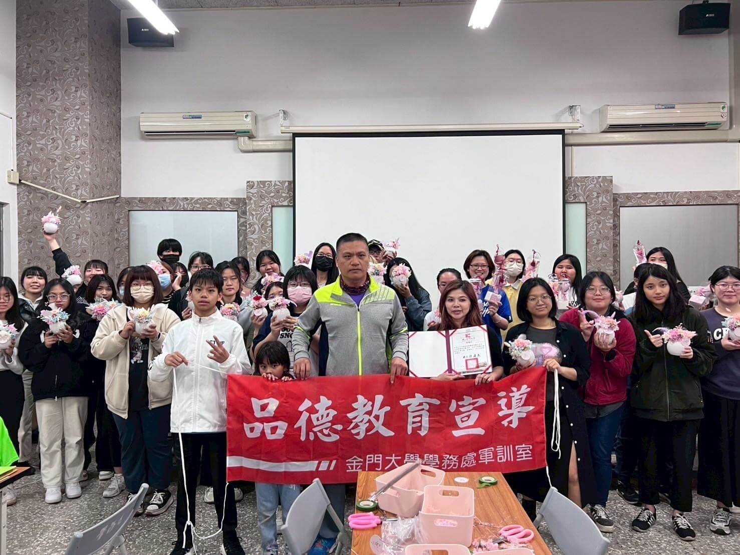 弘揚星雲大師三好精神 金大辦花藝DIY 為母親節活動暖身