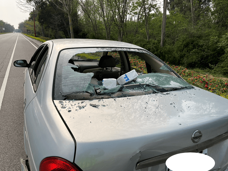 金門女外送員趕送貨撞臨停車 撞入後擋風玻璃全身擦挫傷送醫 金門女外送員趕送貨撞臨停車 撞入後擋風玻璃全身擦挫傷送醫