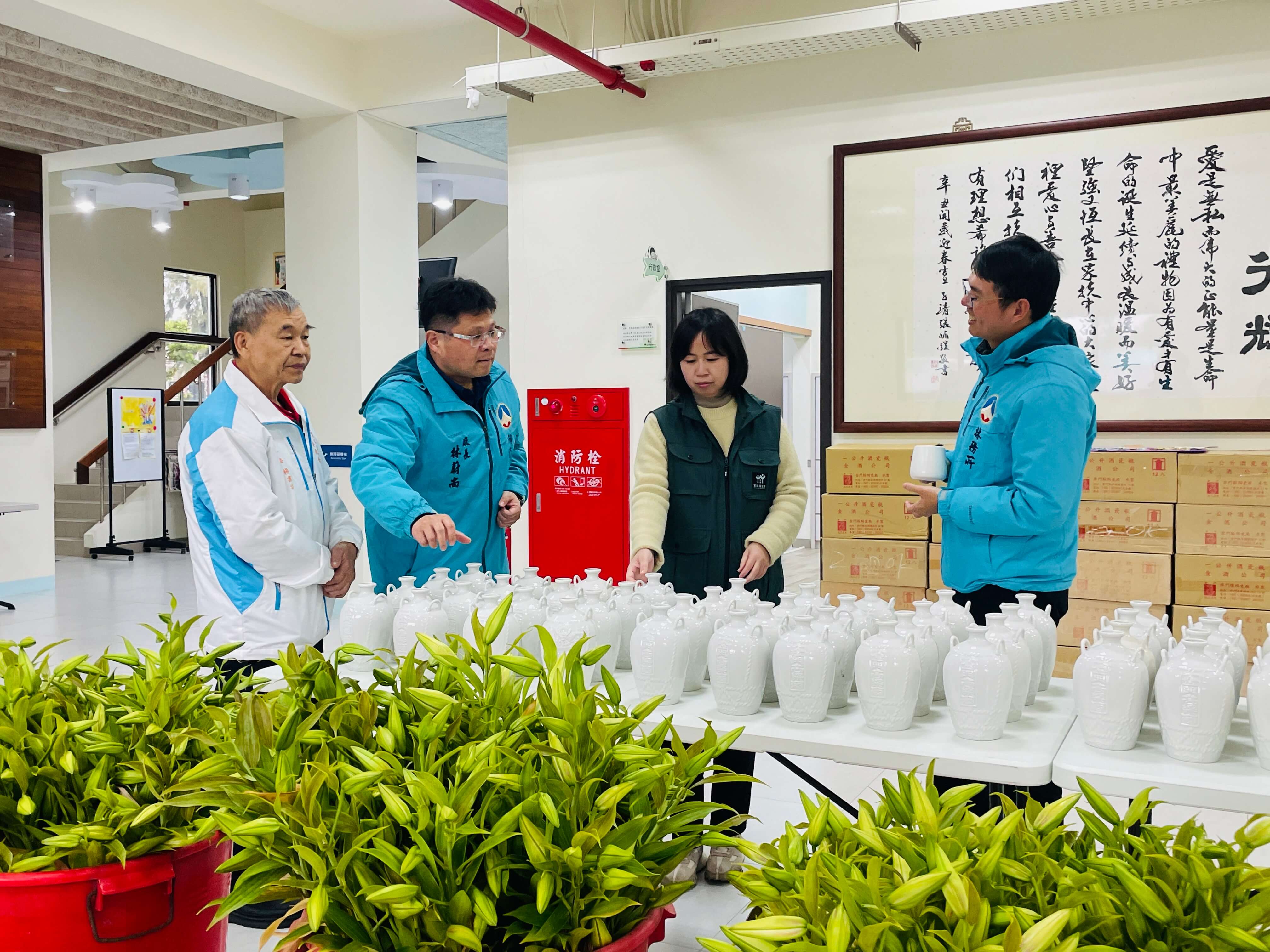 金門縣陶瓷廠與林務所攜手做公益 一花一瓶助金門家扶