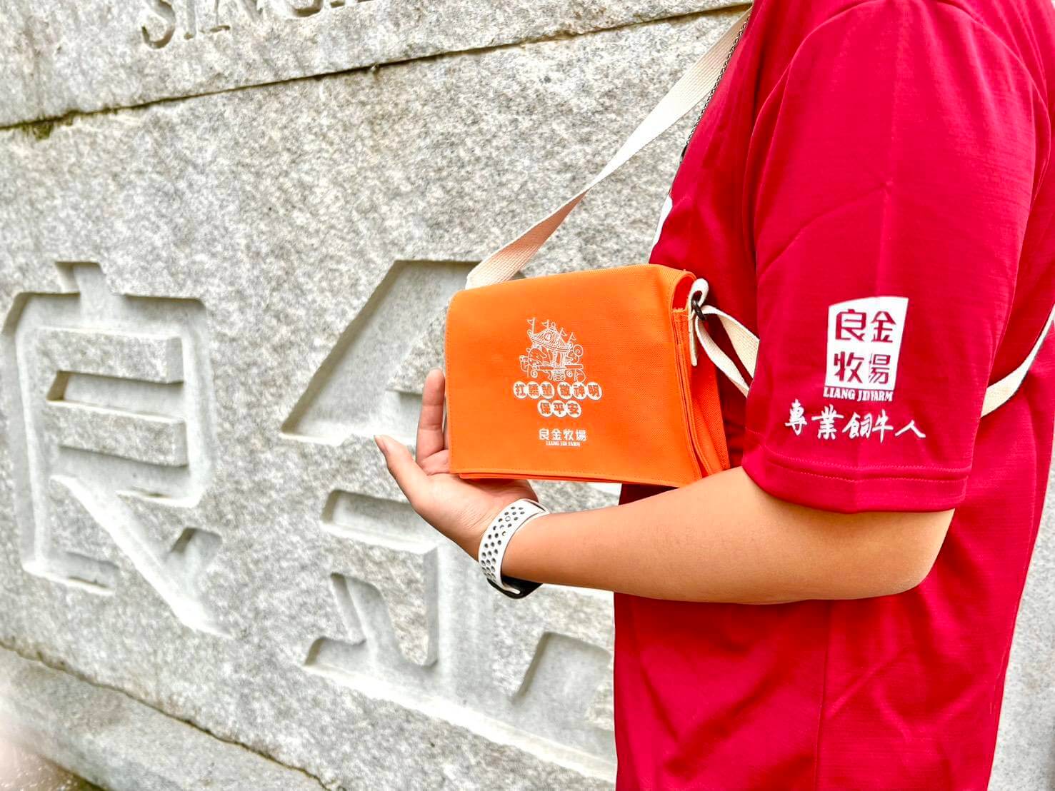 良金牧場捐贈吉祥物平安小書包 為2025浯島迎城隍逗鬧熱