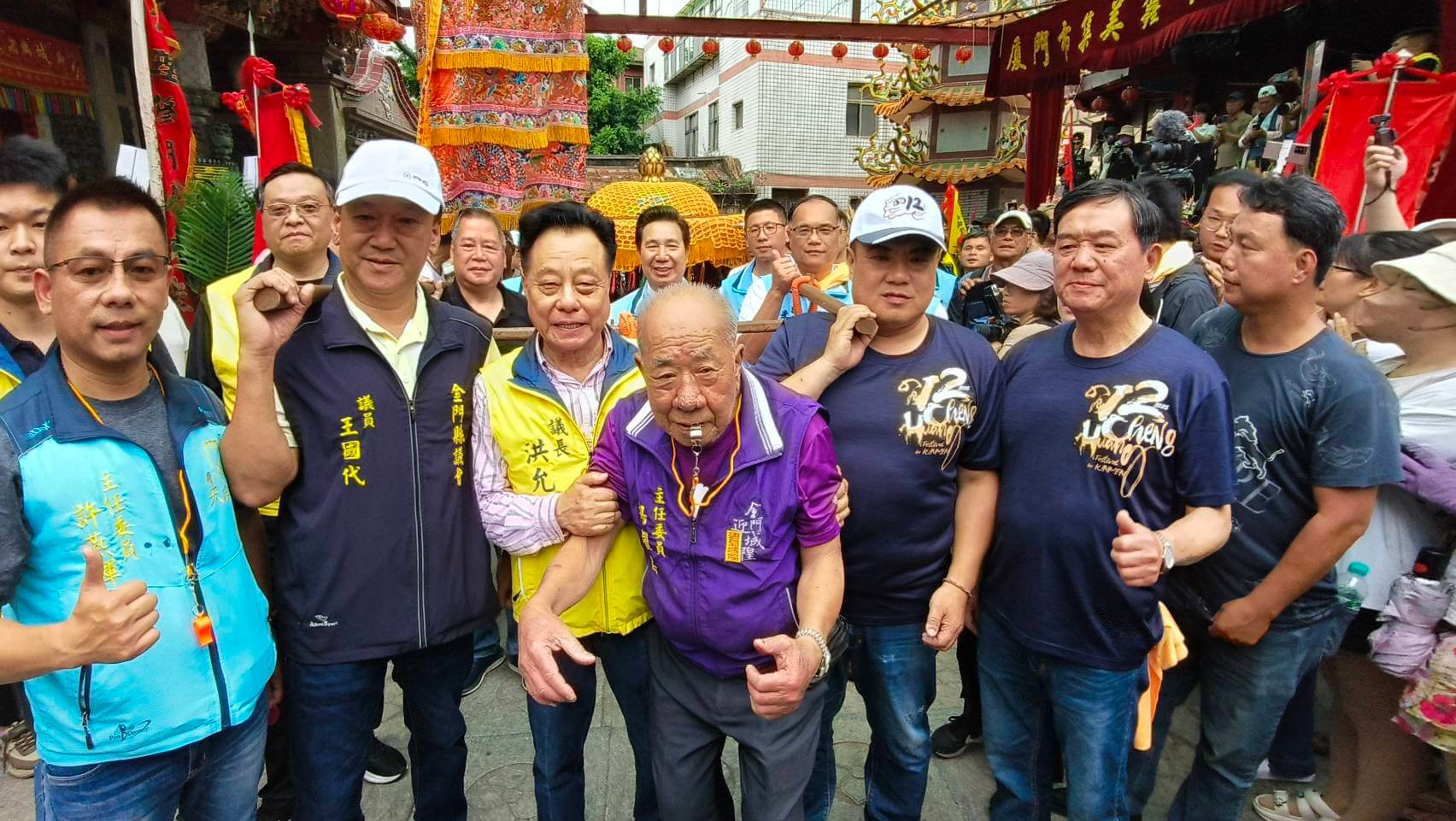 金門浯島城隍遷治345週年千人遶境　信眾齊冒雨迎信仰盛典