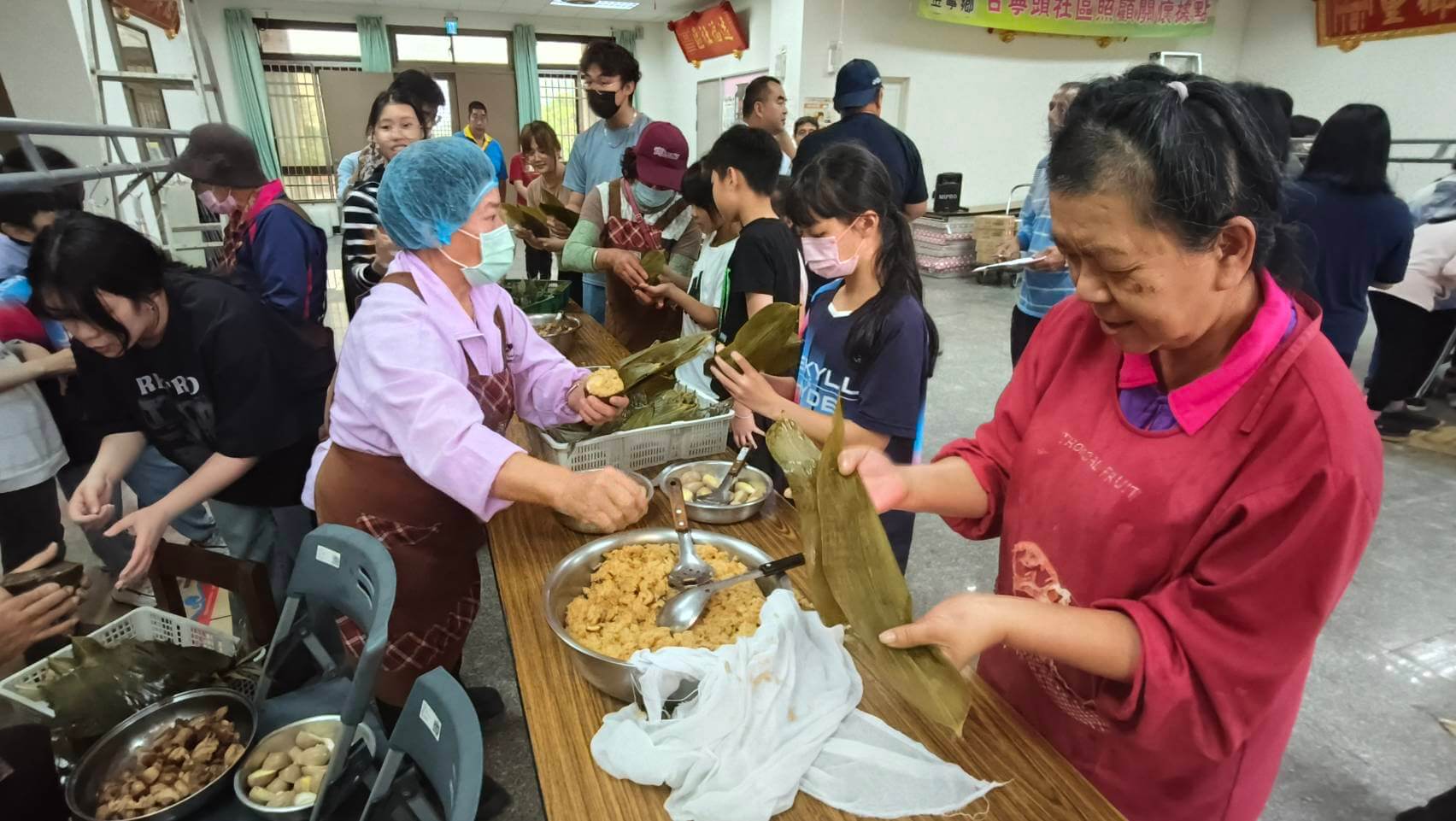 溫馨端午 傳承文化  古寧頭社區邀小朋友跟阿嬤學包粽