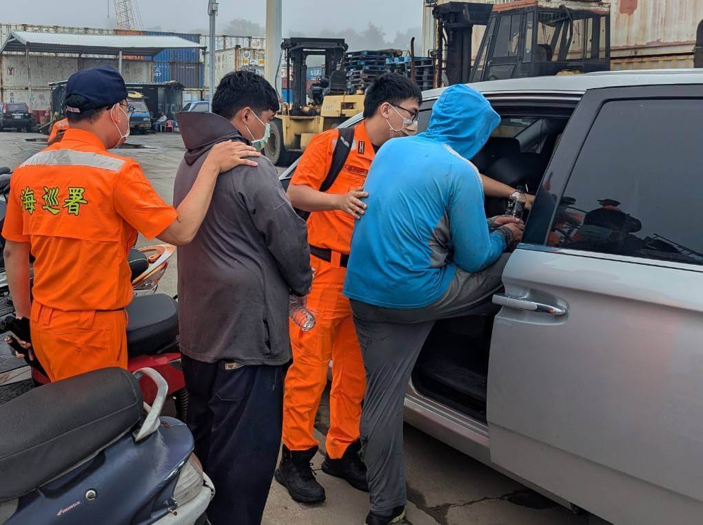 520當天金門海巡緝獲企圖偷渡二膽之中國人士