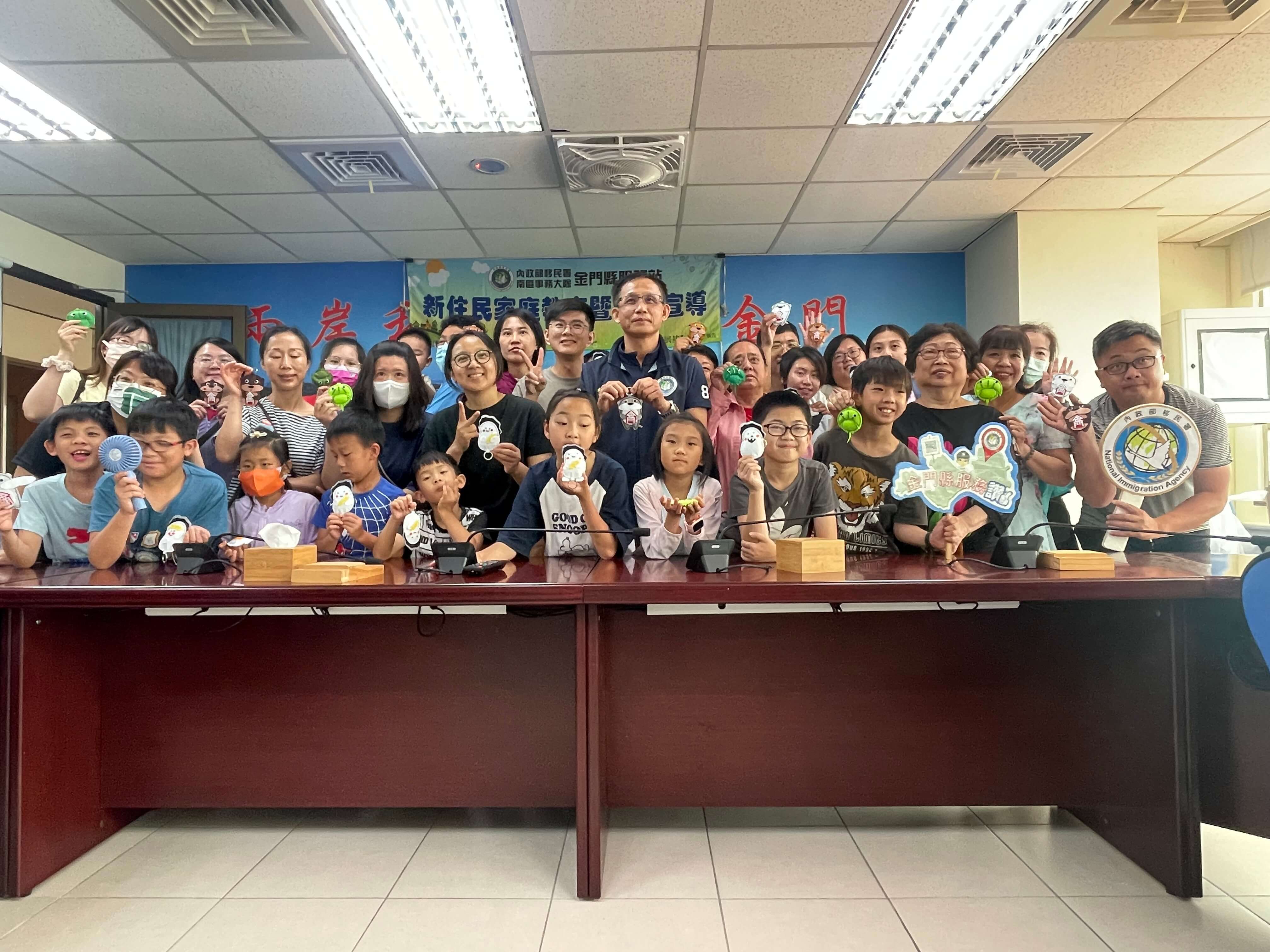 歡慶端午節 金門移民署邀新二代手作鱟造型香包傳遞祝福