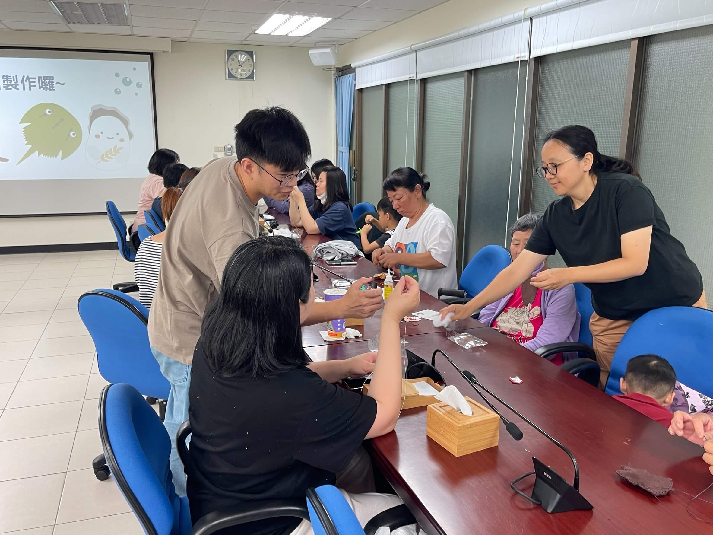 歡慶端午節 金門移民署邀新二代手作鱟造型香包傳遞祝福