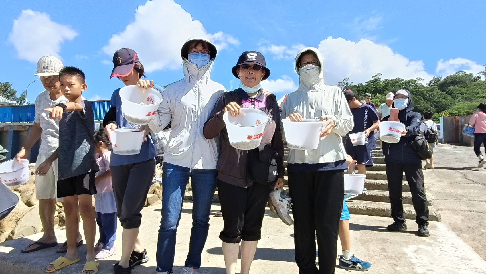 2025金湖花蛤季開跑 千人蛤苗放流暨成功花蛤裝置藝術啟用典禮