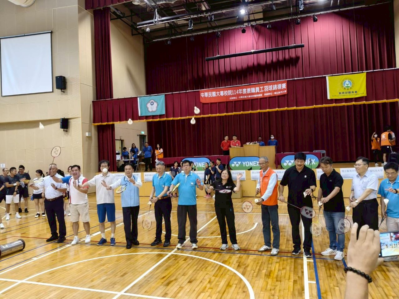 全國大專校院教職員羽球賽首次跨海金大 350人以球會友