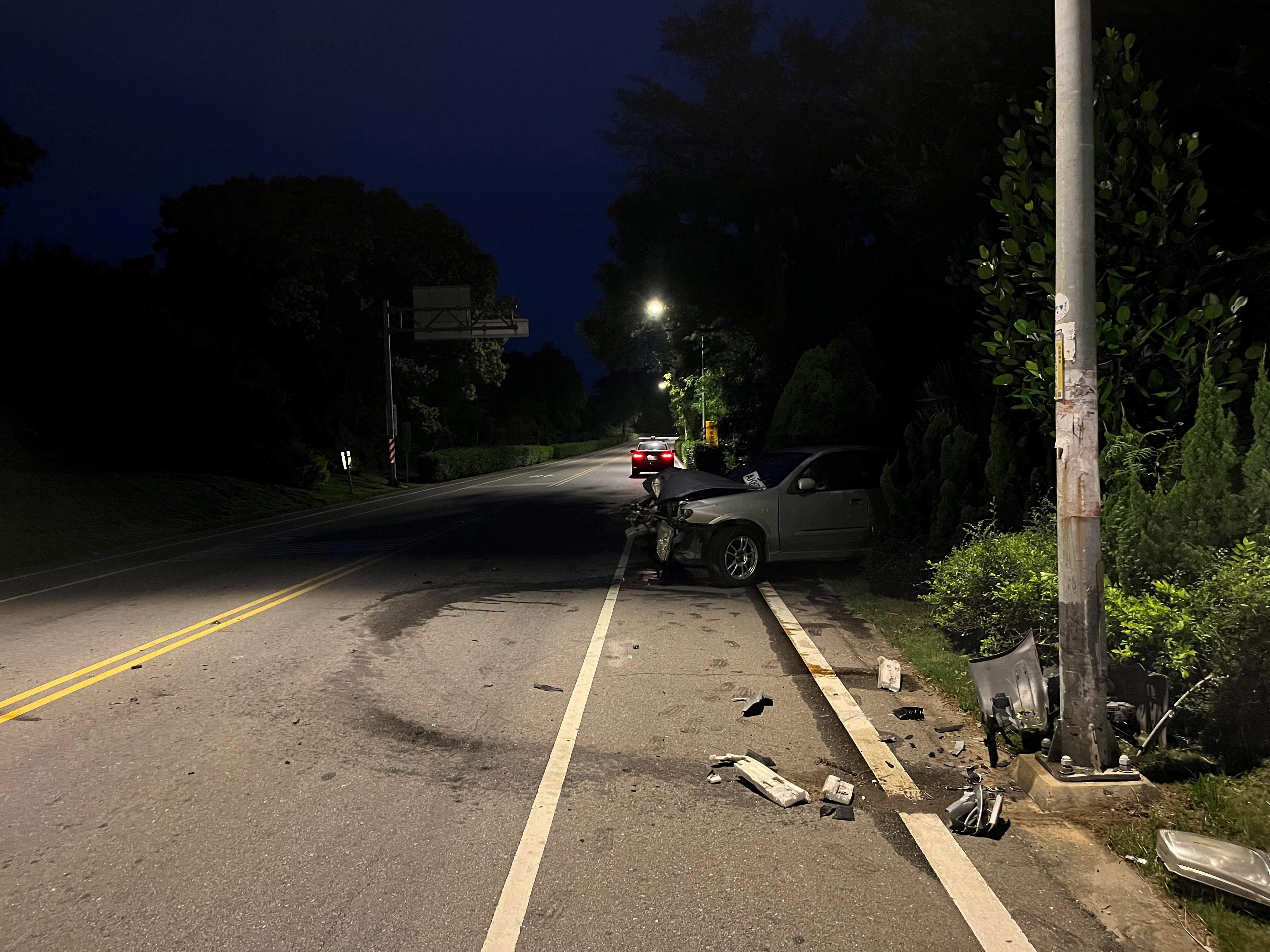 金門男酒駕裝傻自撞路燈 駕駛酒測值0.90