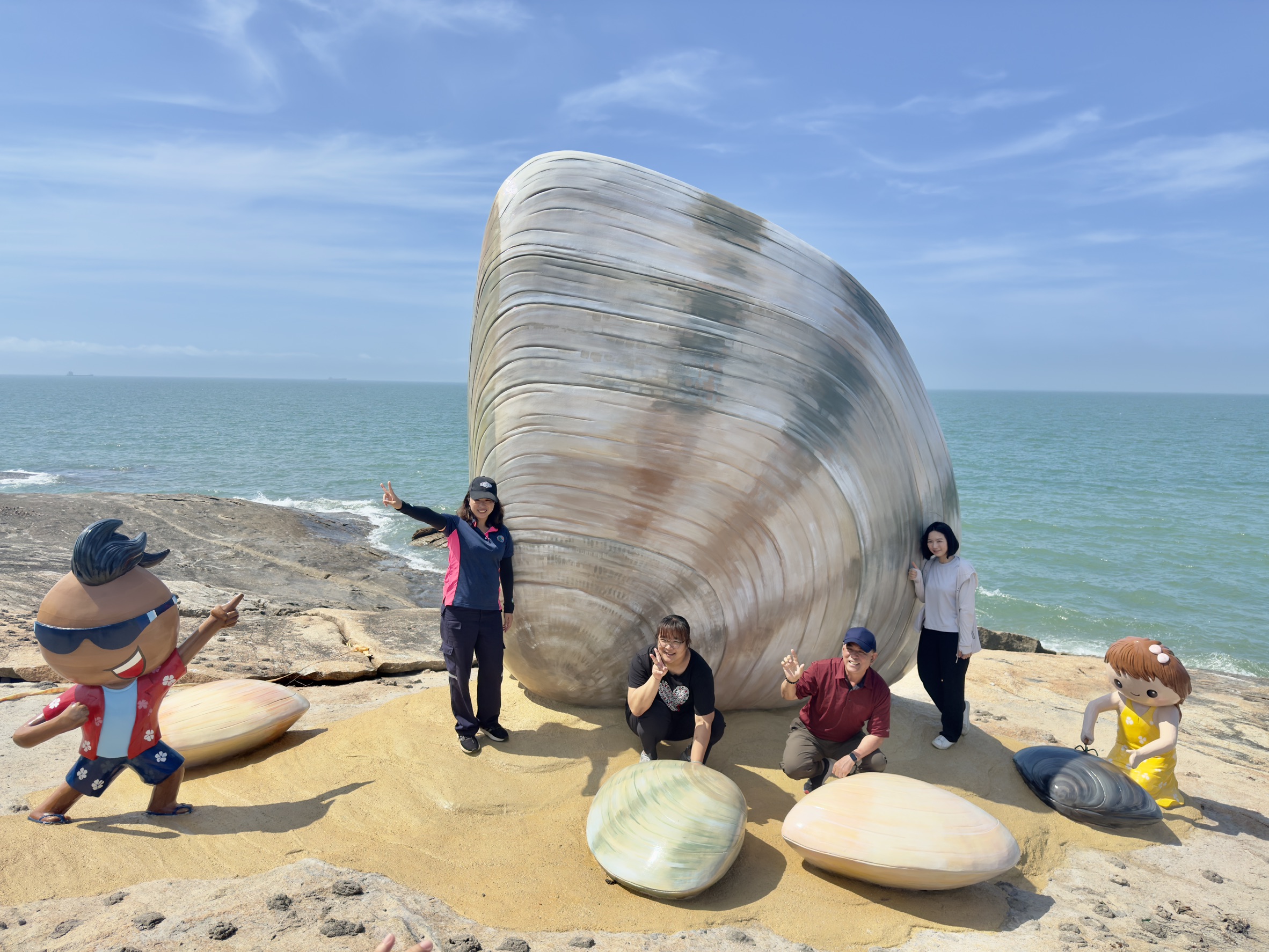 金門巨大花蛤   陸客搶拍