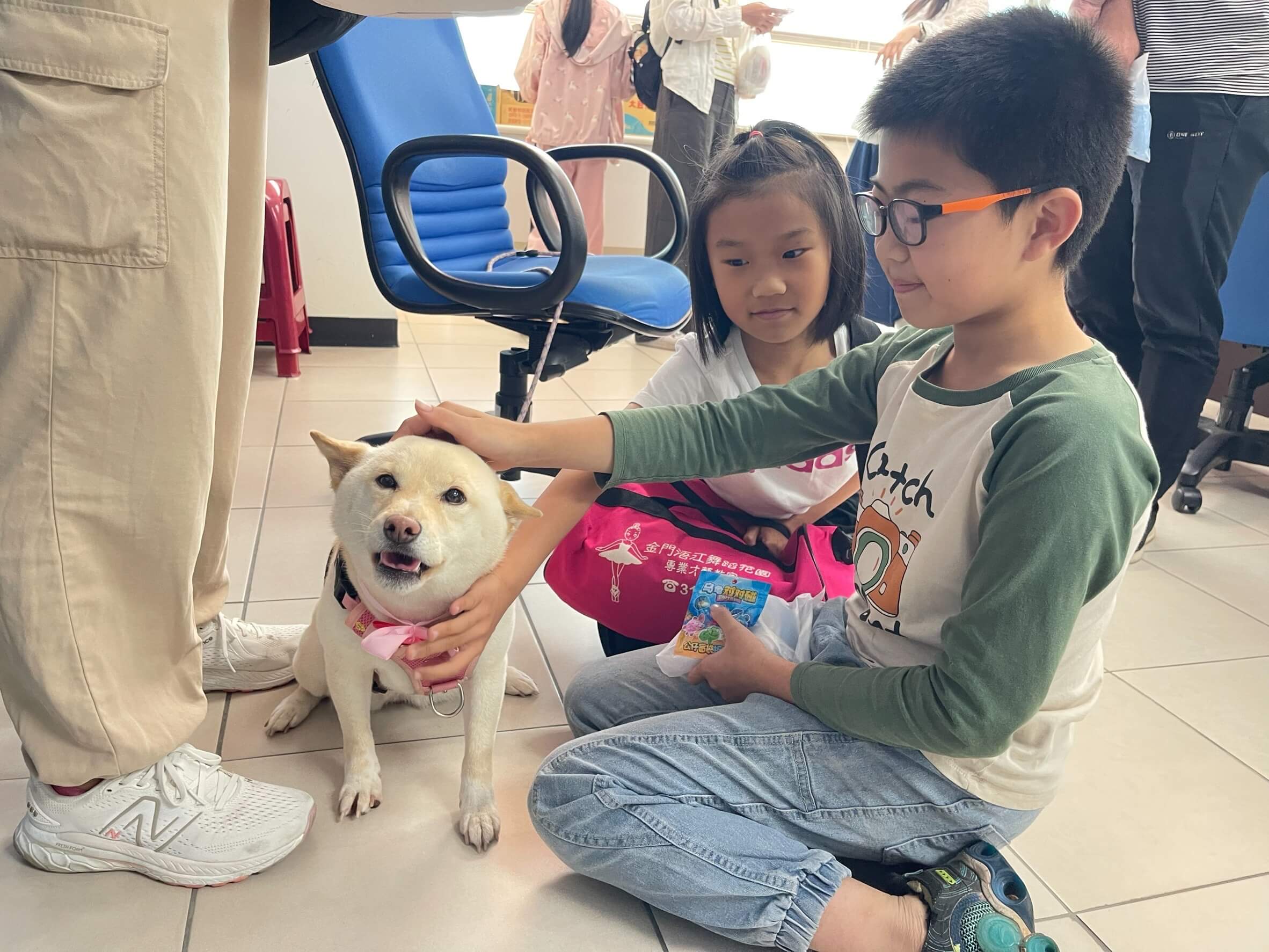 金門移民署邀「毛小孩-狗老師」分享新住民尊重生命教育講座