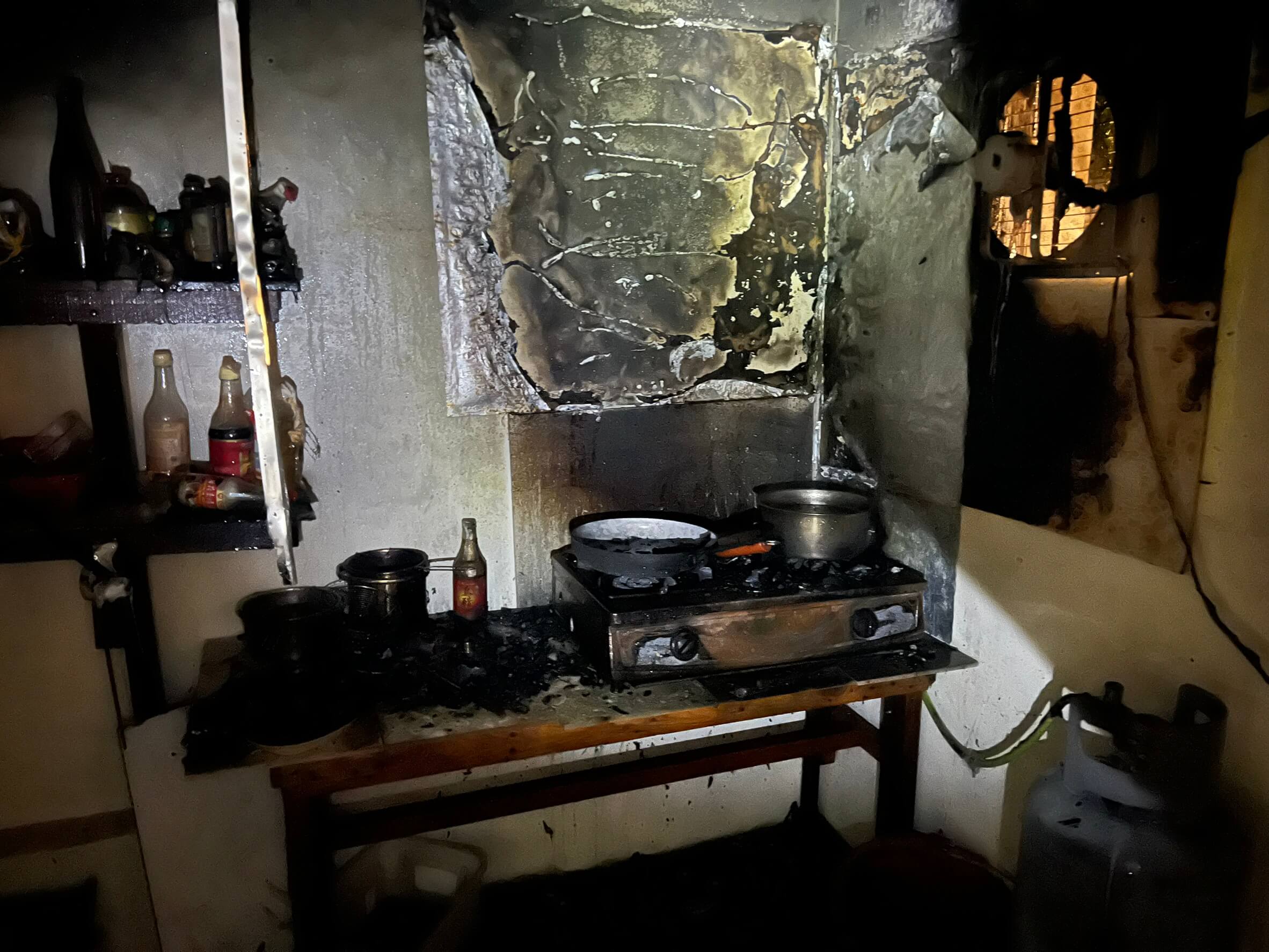 金門城區巷弄民宅驚現火情 消防迅速撲滅