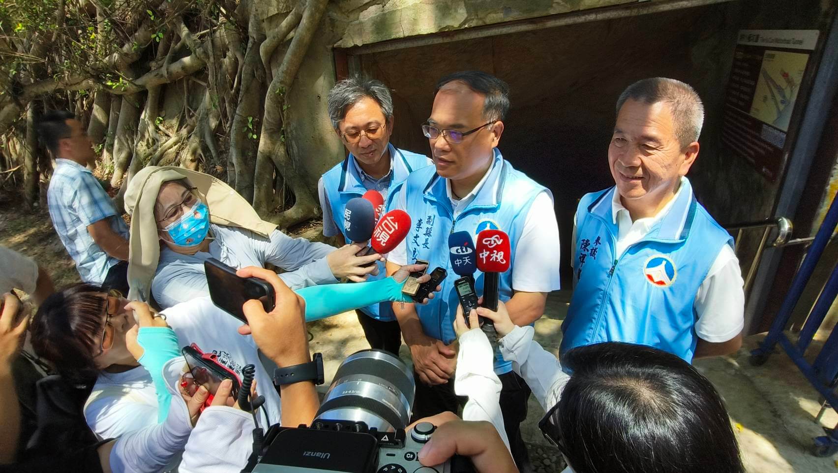  金門漁村小艇坑道登場首度坑道水上立式划槳（SUP）  