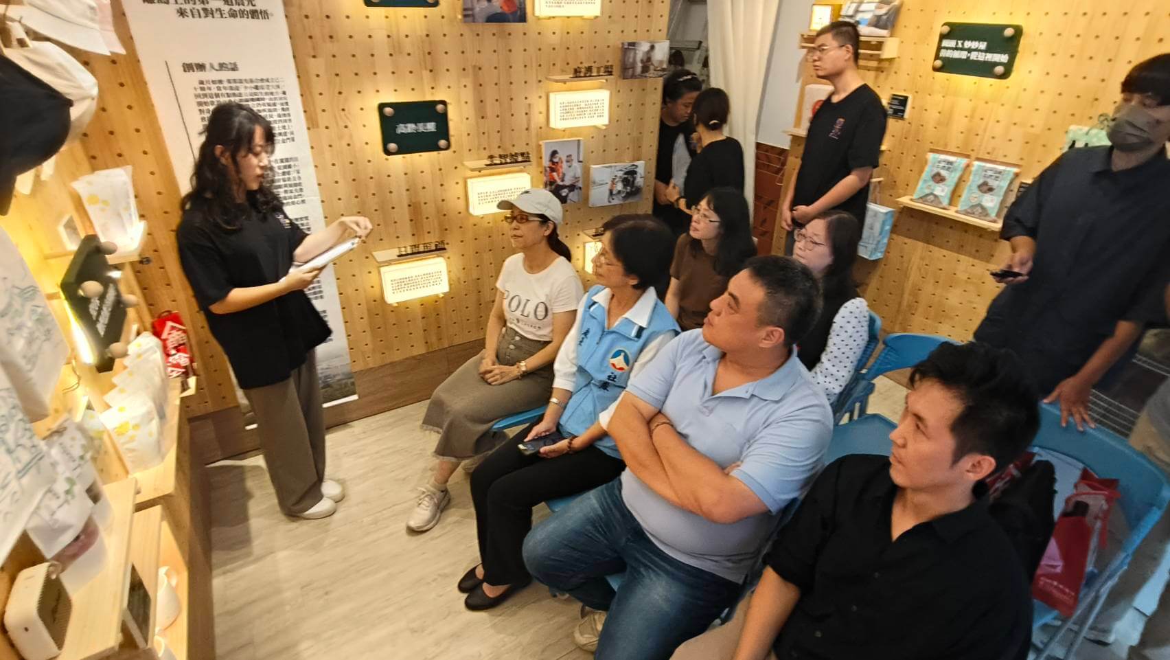 庇護員走進人群  金門妙妙屋庇護工場後浦店開幕   