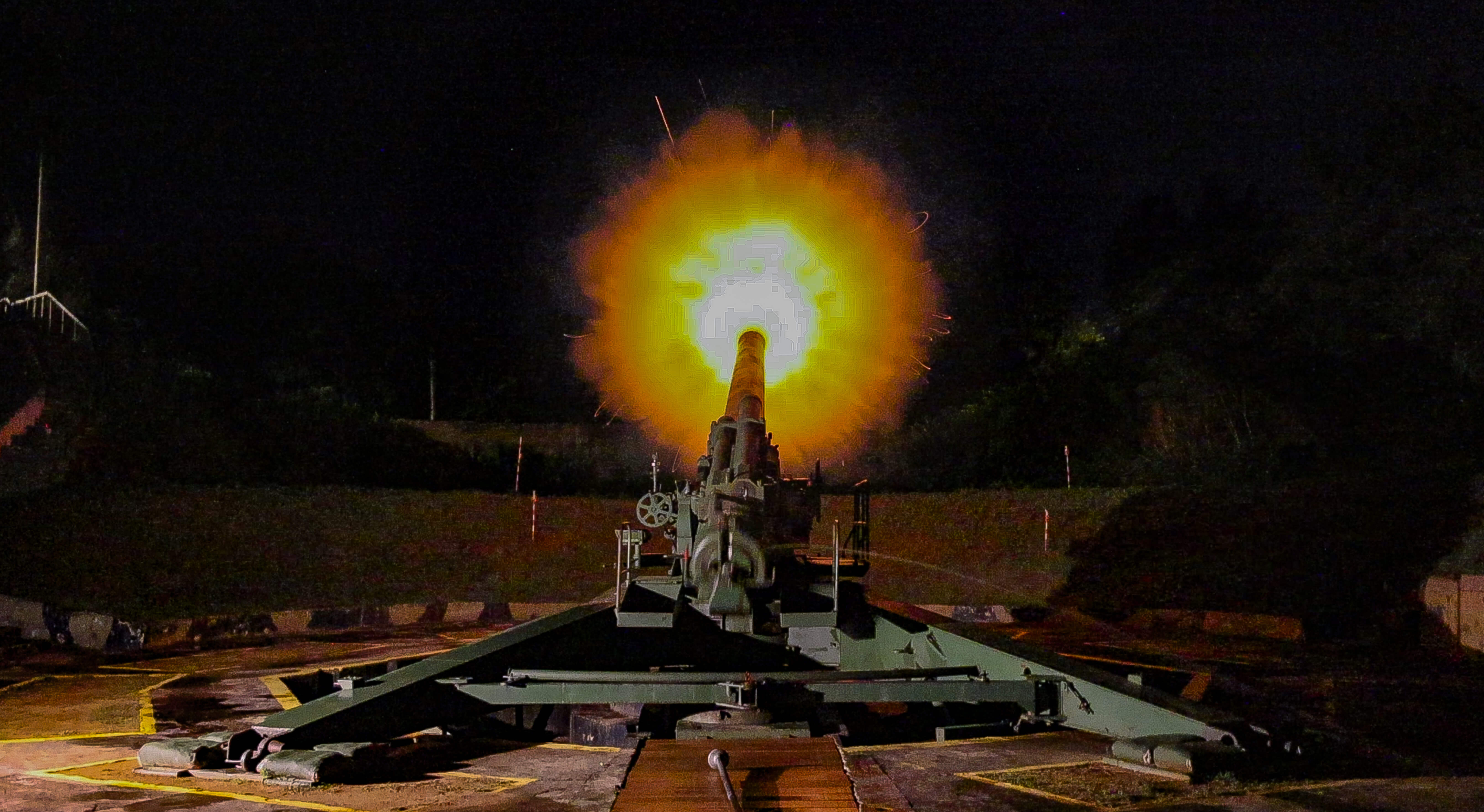 金防部實施聯合灘岸火殲實彈射擊  綿密火網阻殲進犯之敵