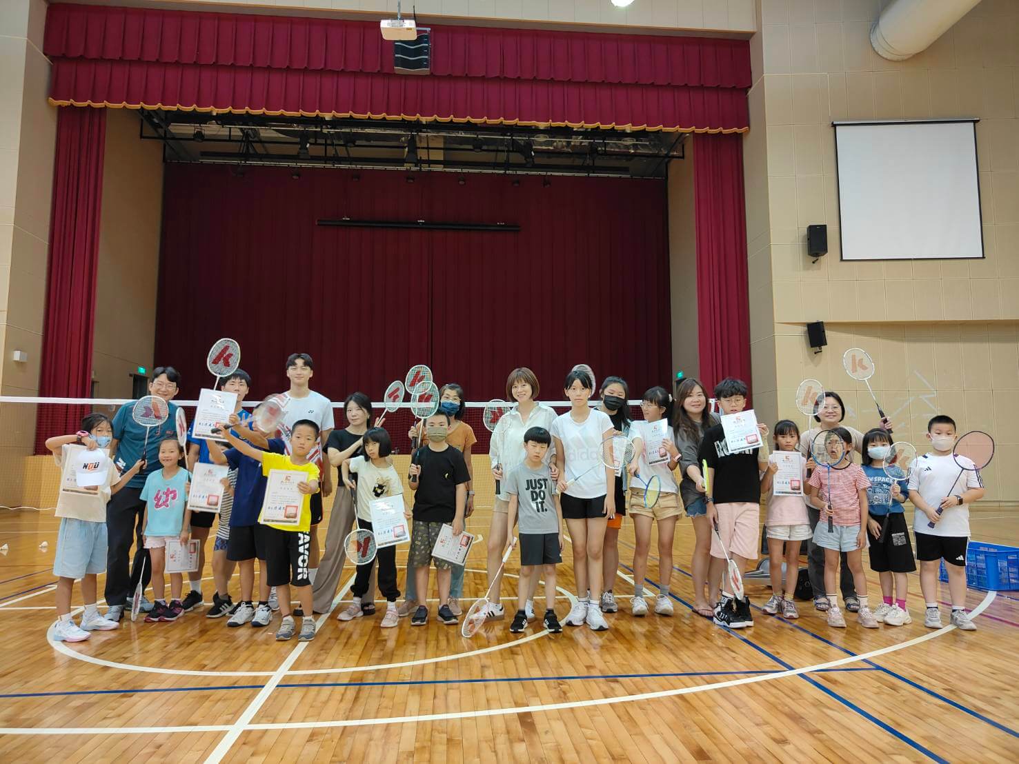 「羽你童樂」×「球來就PICK!」 金大暑期雙營隊揮拍迎夏日