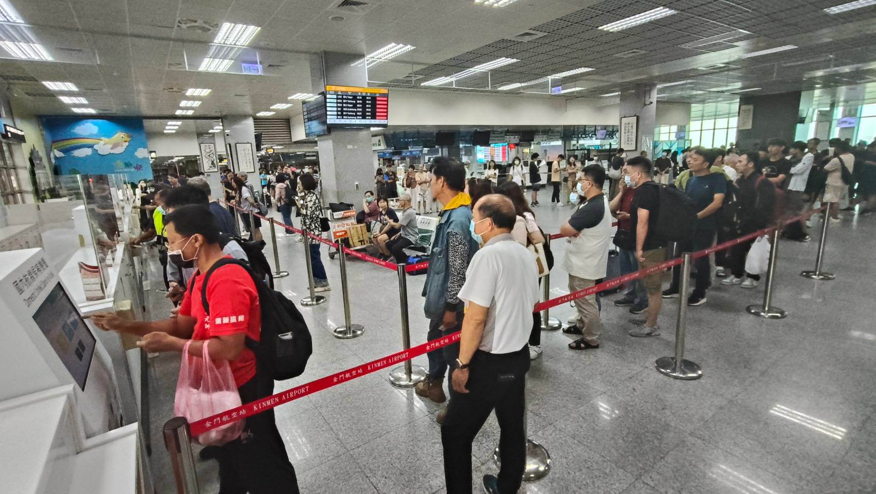 「關島」1天半解封  金門機場湧入補位人潮