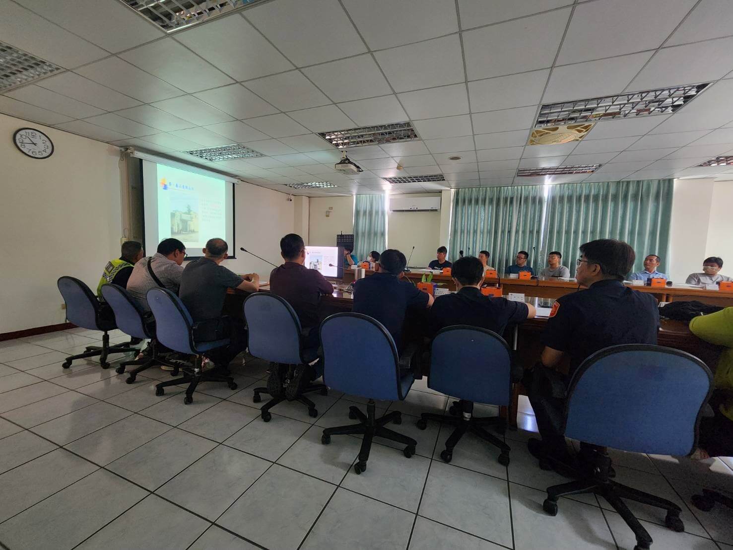 金湖警召開「校園安全座談會」共創「家長放心、學校安心、警方用心」校園環境