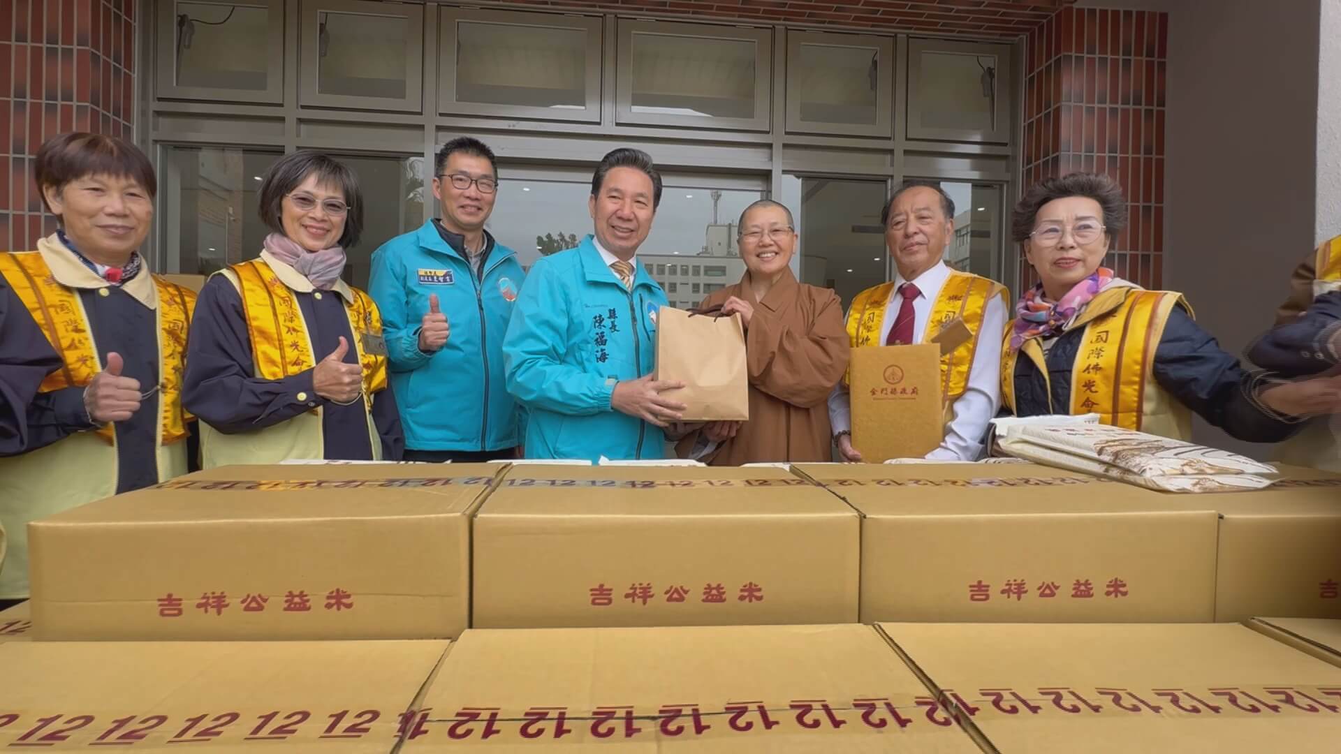 金蓮淨苑贈臘八粥、捐吉祥米 溫暖縣府與鄉親