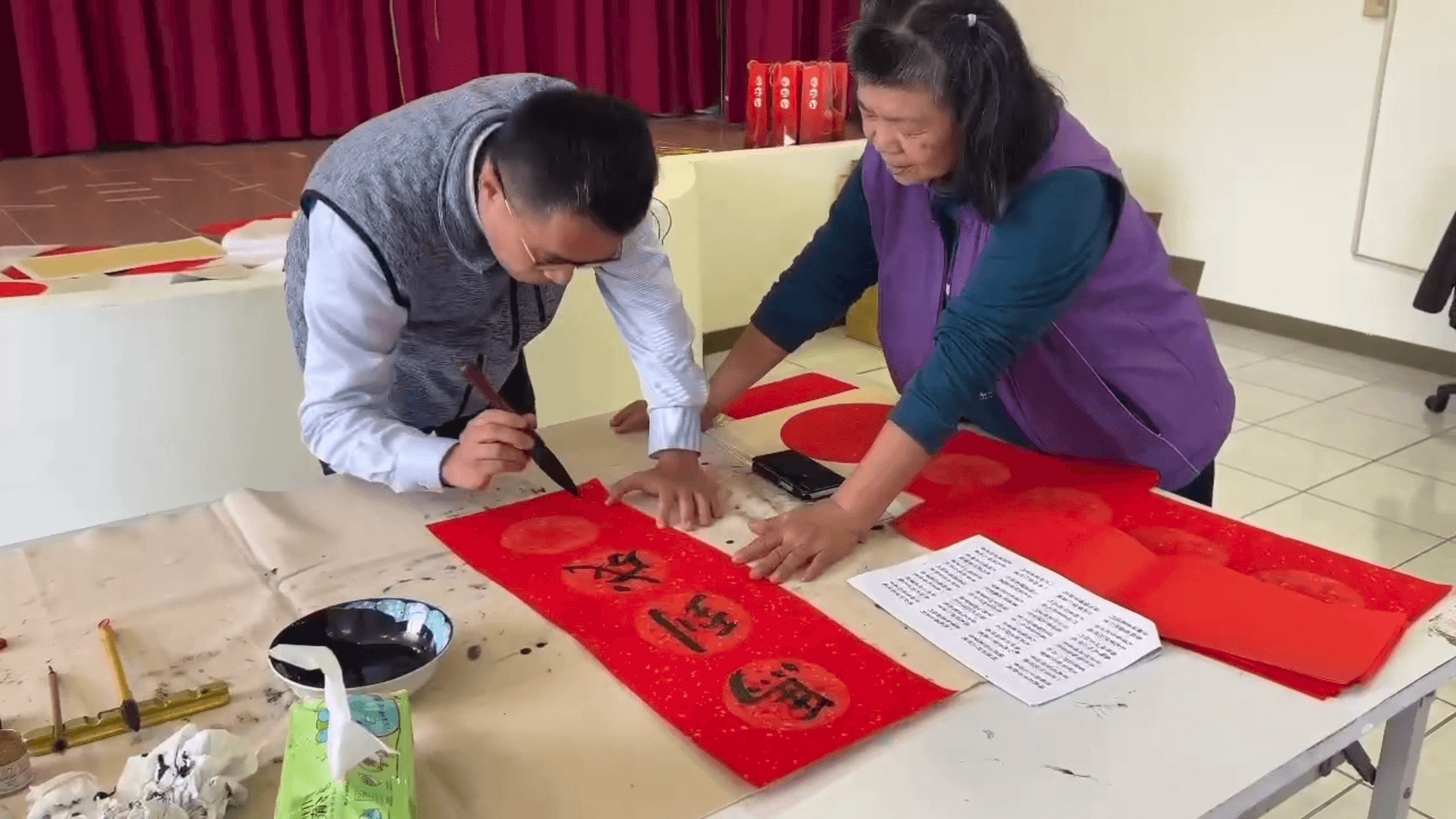 115年犯罪預防及防貪(詐)宣導揮毫贈春聯活動登場 115年犯罪預防及防貪(詐)宣導揮毫贈春聯活動登場