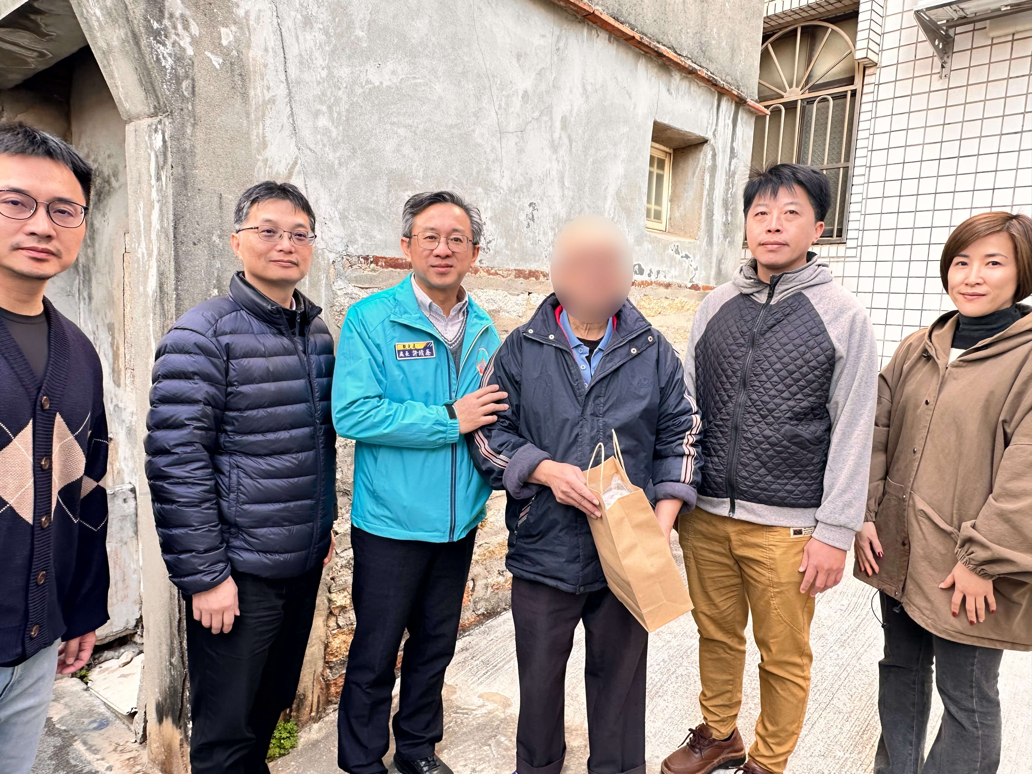 落實在地安養 觀光處歲末探訪獨居長者 傳遞溫情關懷 落實在地安養 觀光處歲末探訪獨居長者 傳遞溫情關懷